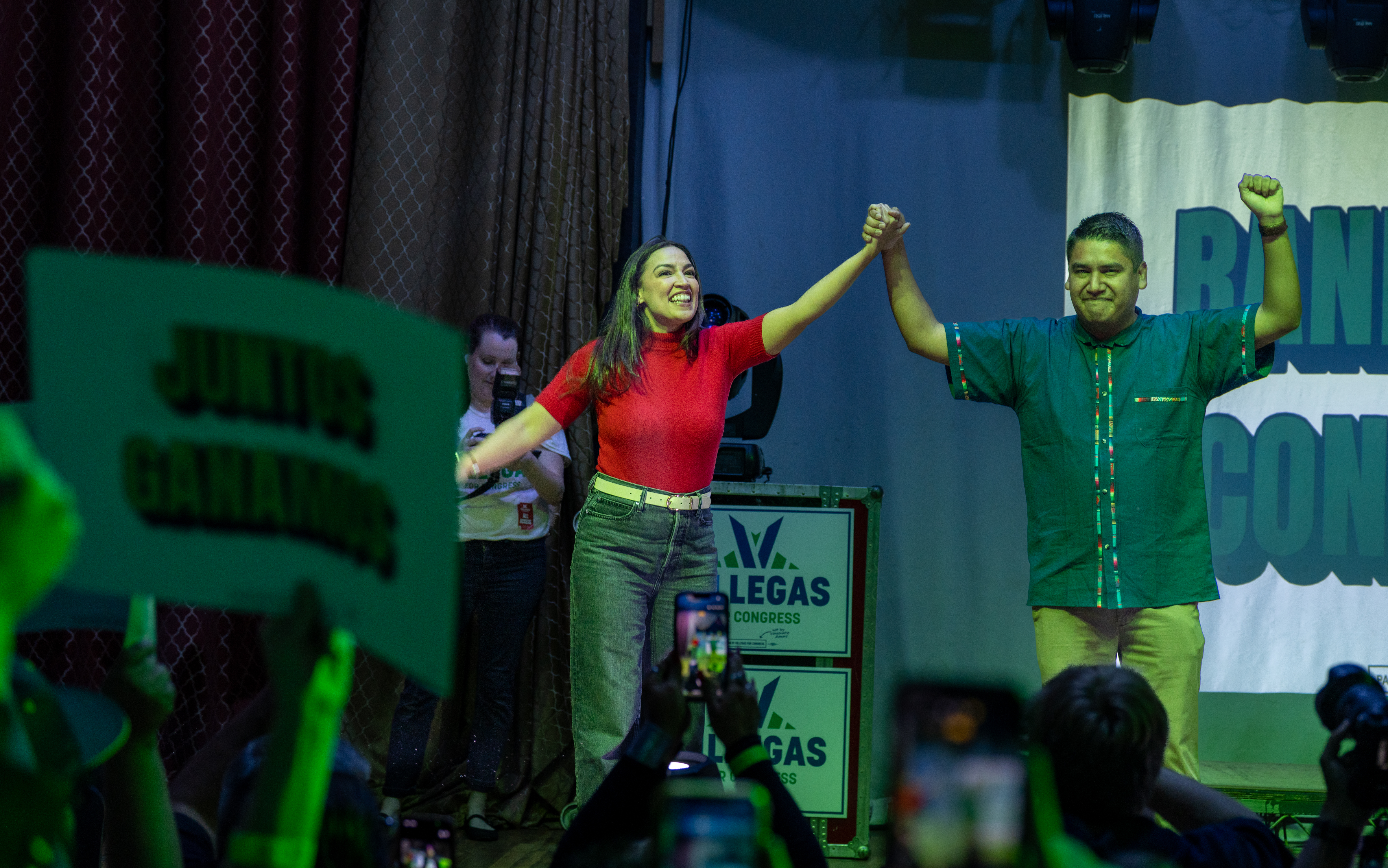 AOC , Newsom , Jeffries swing through California to help Democrats in tight races