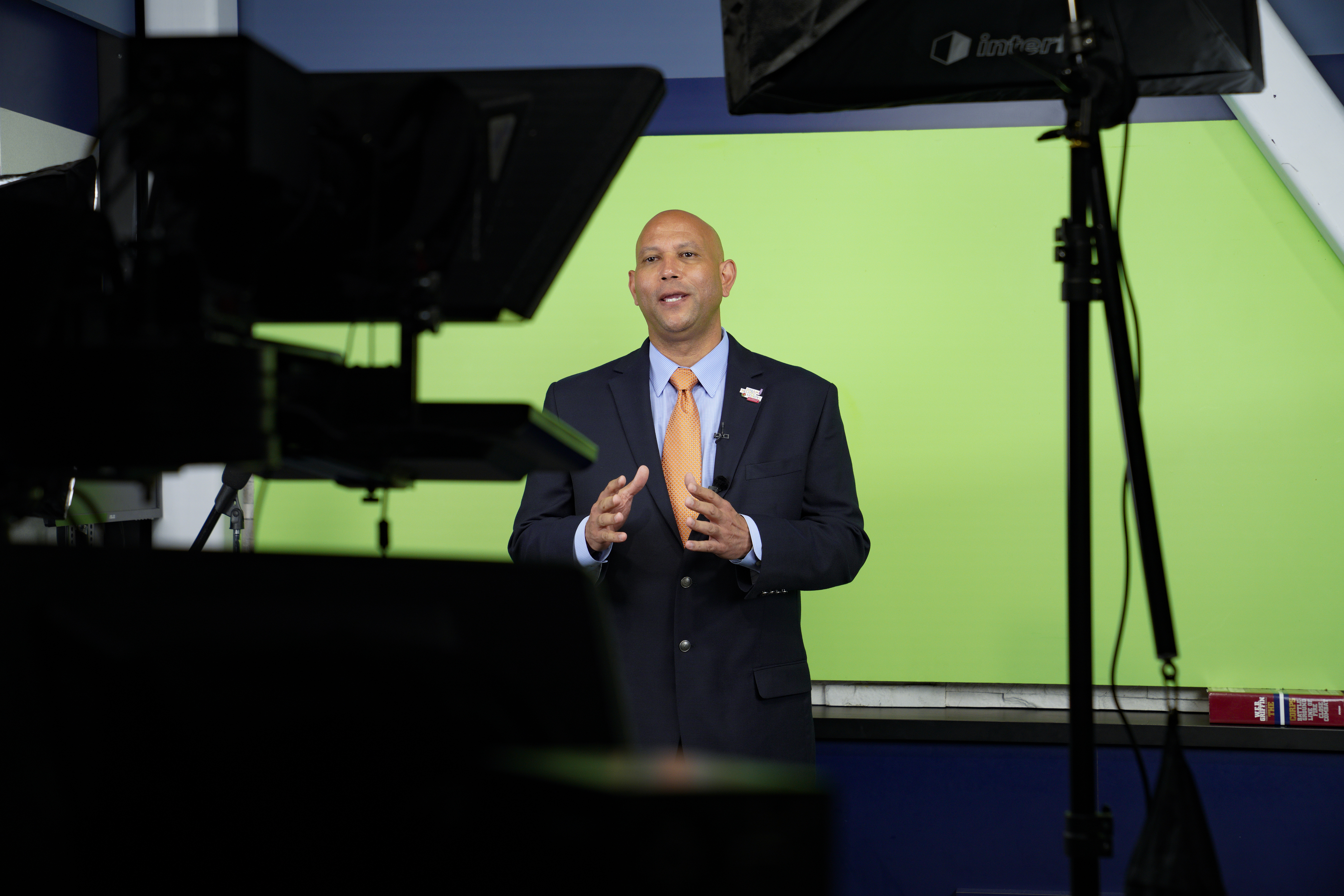 San Diego Unified School District's new superintendent will make $375,000 a year - Vimarsana News