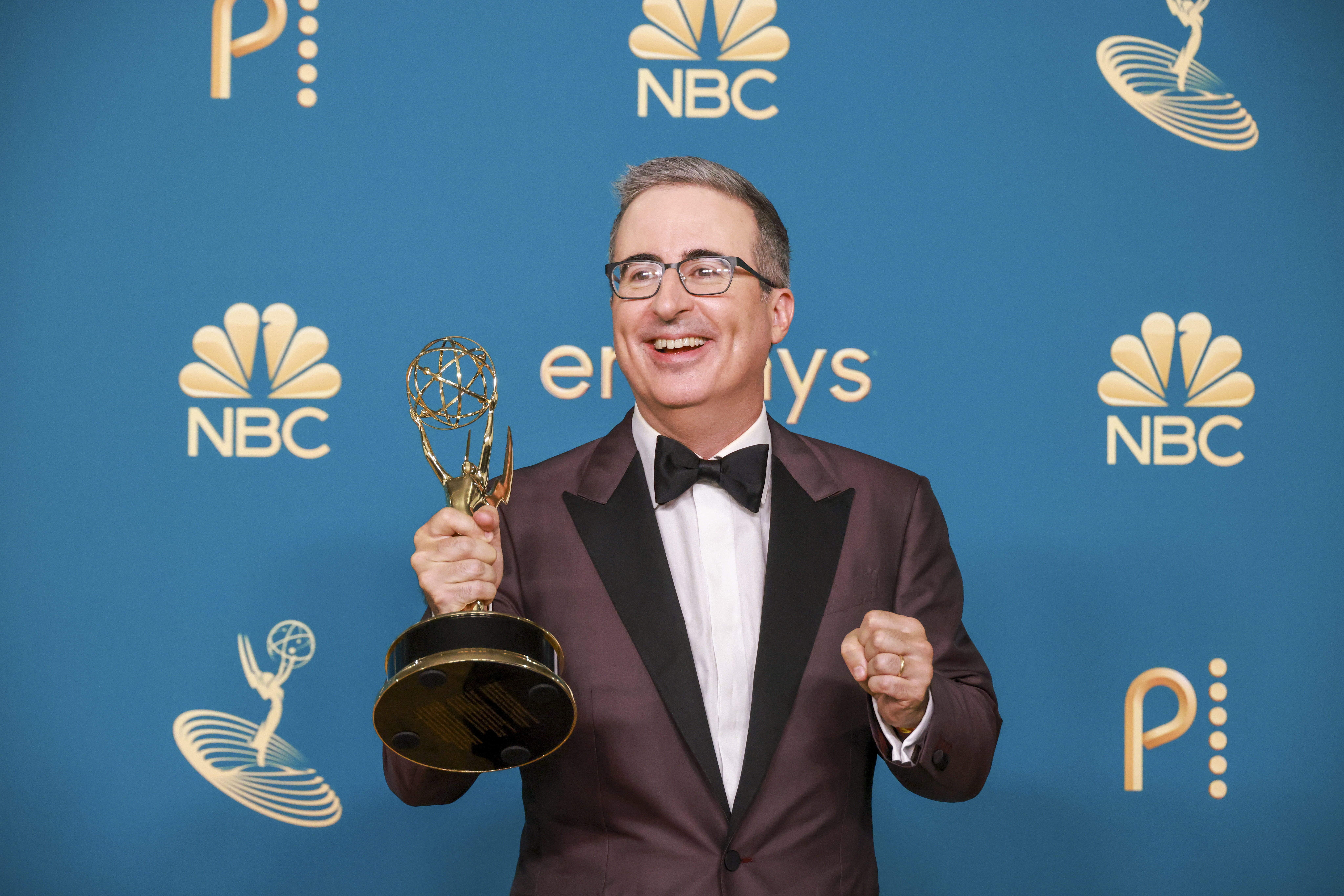 Sky slammed for cutting John Oliver's Queen Elizabeth jokes - Vimarsana News