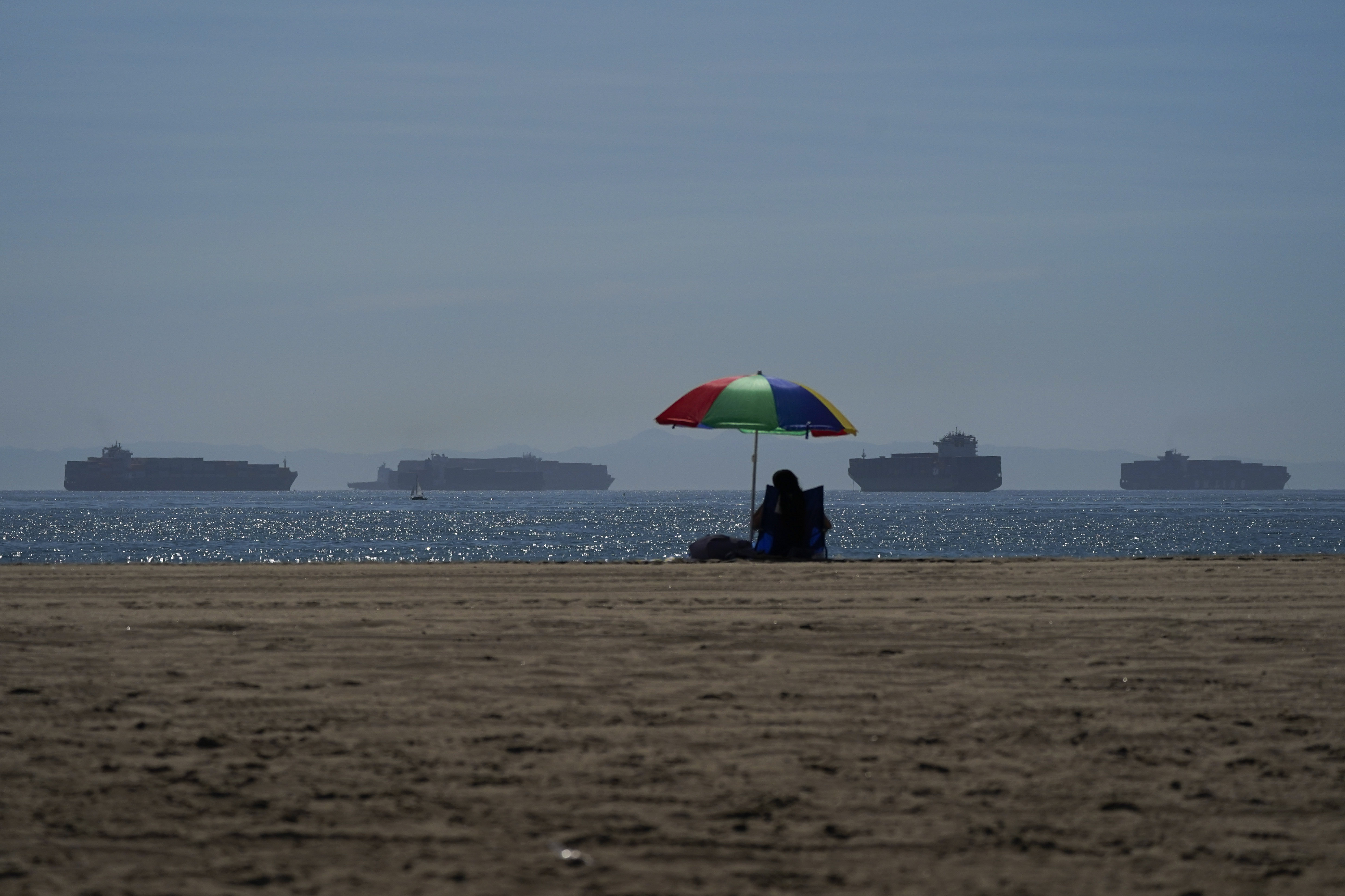 Investigators examine role of unprecedented port gridlock in O.C. oil spill - Vimarsana News