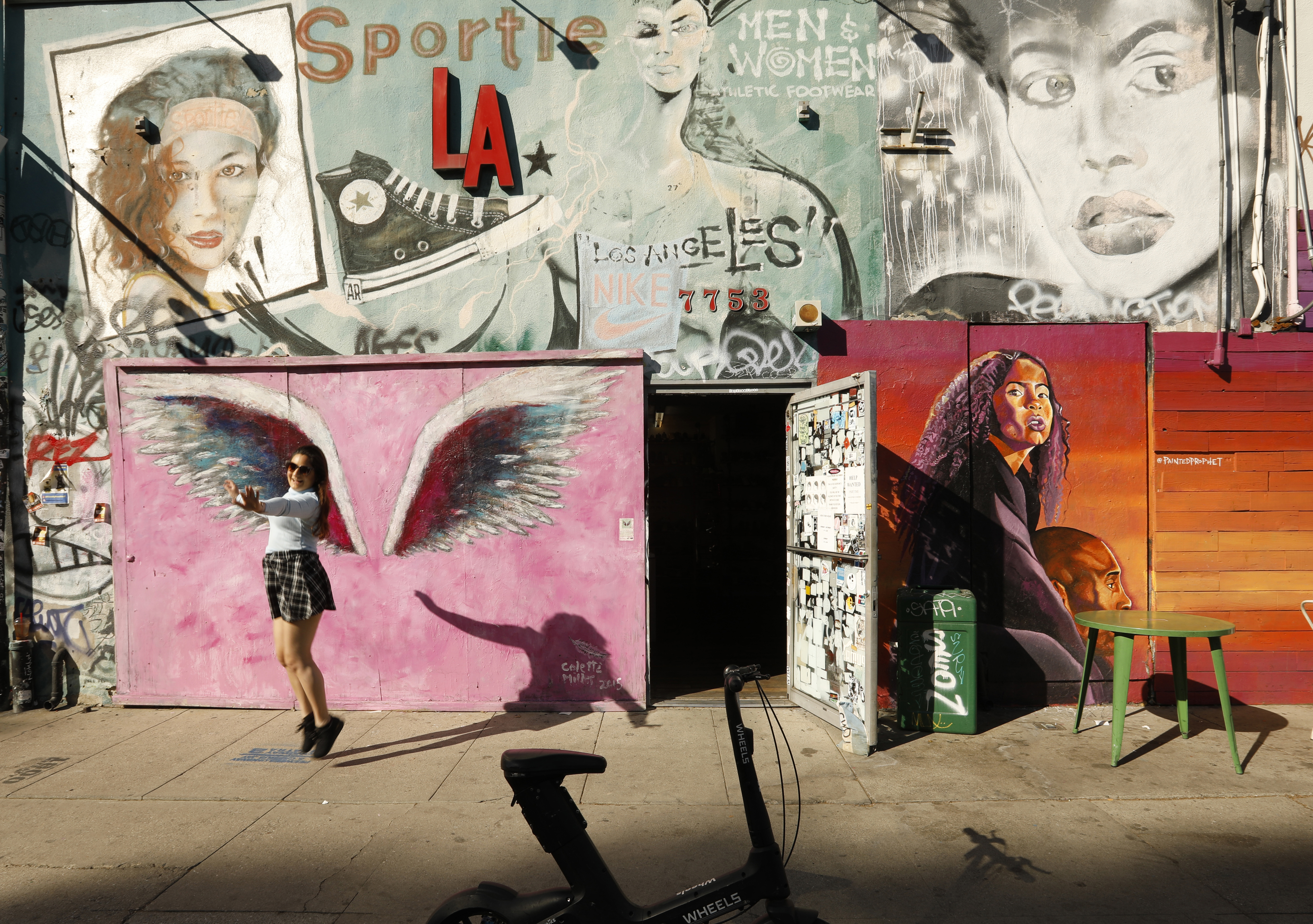 L.A.'s trendy Melrose Avenue still struggling a year into pandemic - Vimarsana News