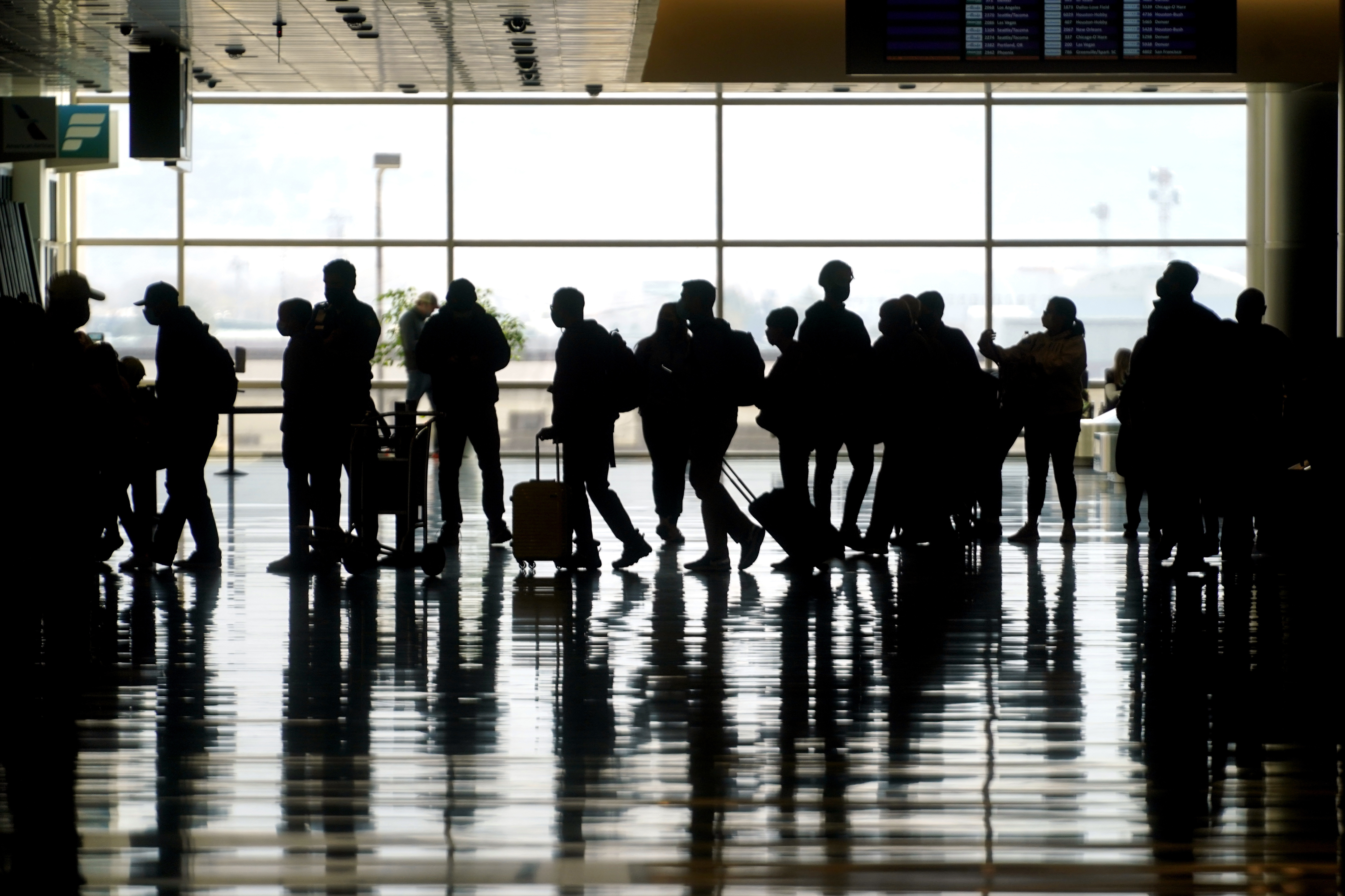 Spirit, American fliers suffer delays as air travel hits high - Vimarsana News