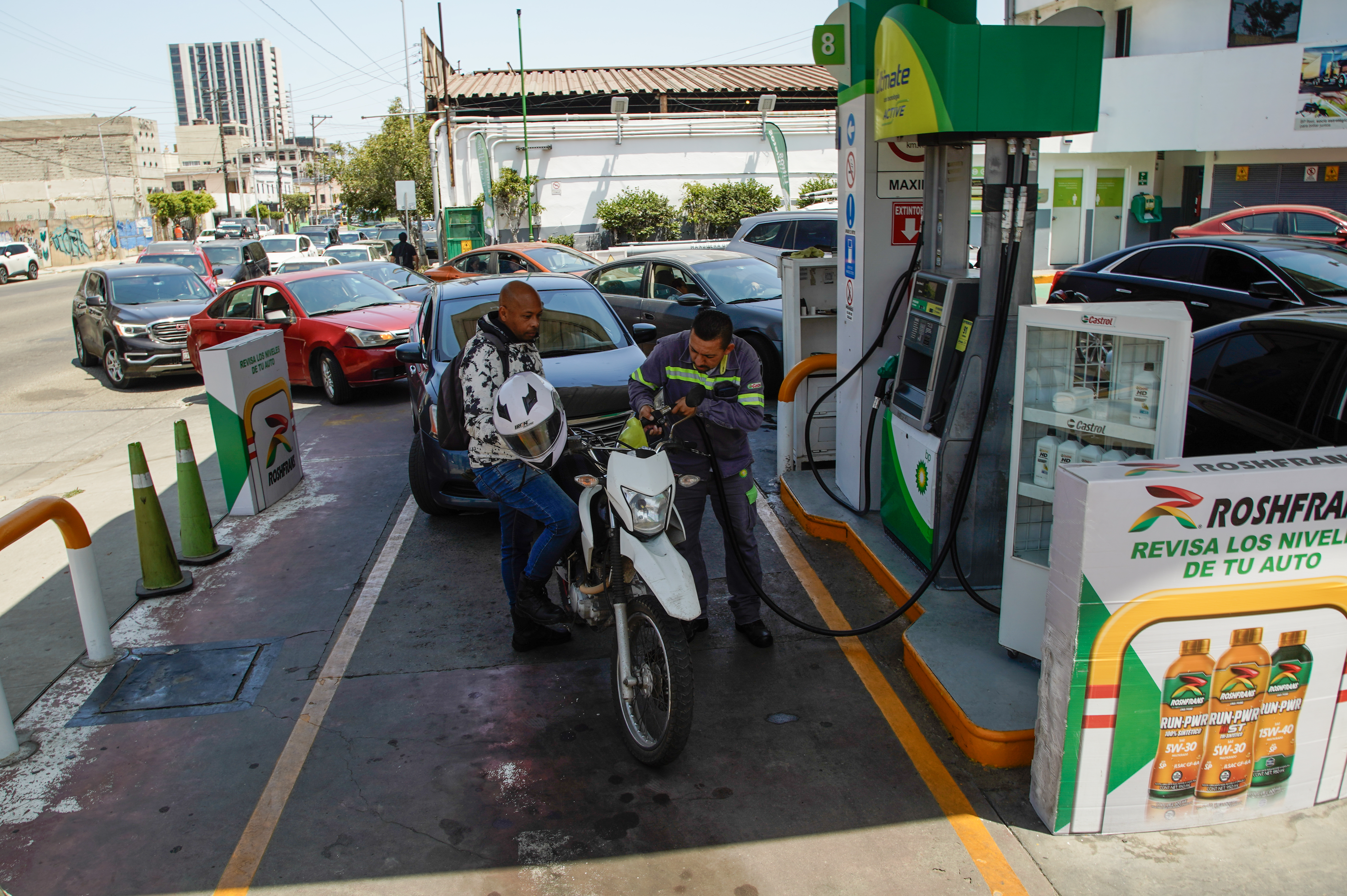 Fuel supply blockade causes gas shortages, long lines in Tijuana - The San Diego Union-Tribune - Vimarsana News