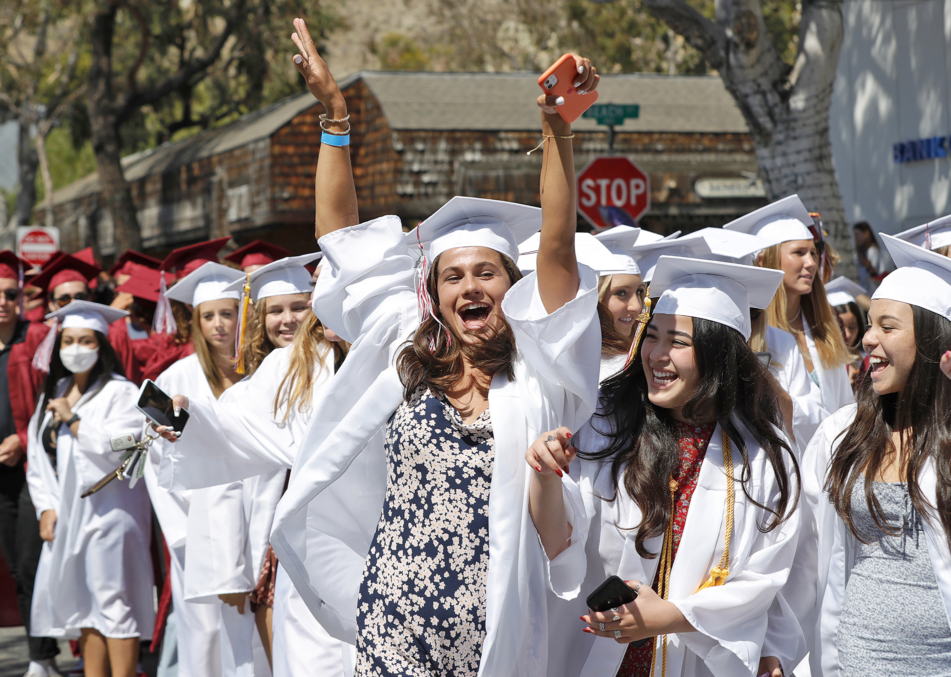 Laguna Beach seniors graduate under the lights - Vimarsana News
