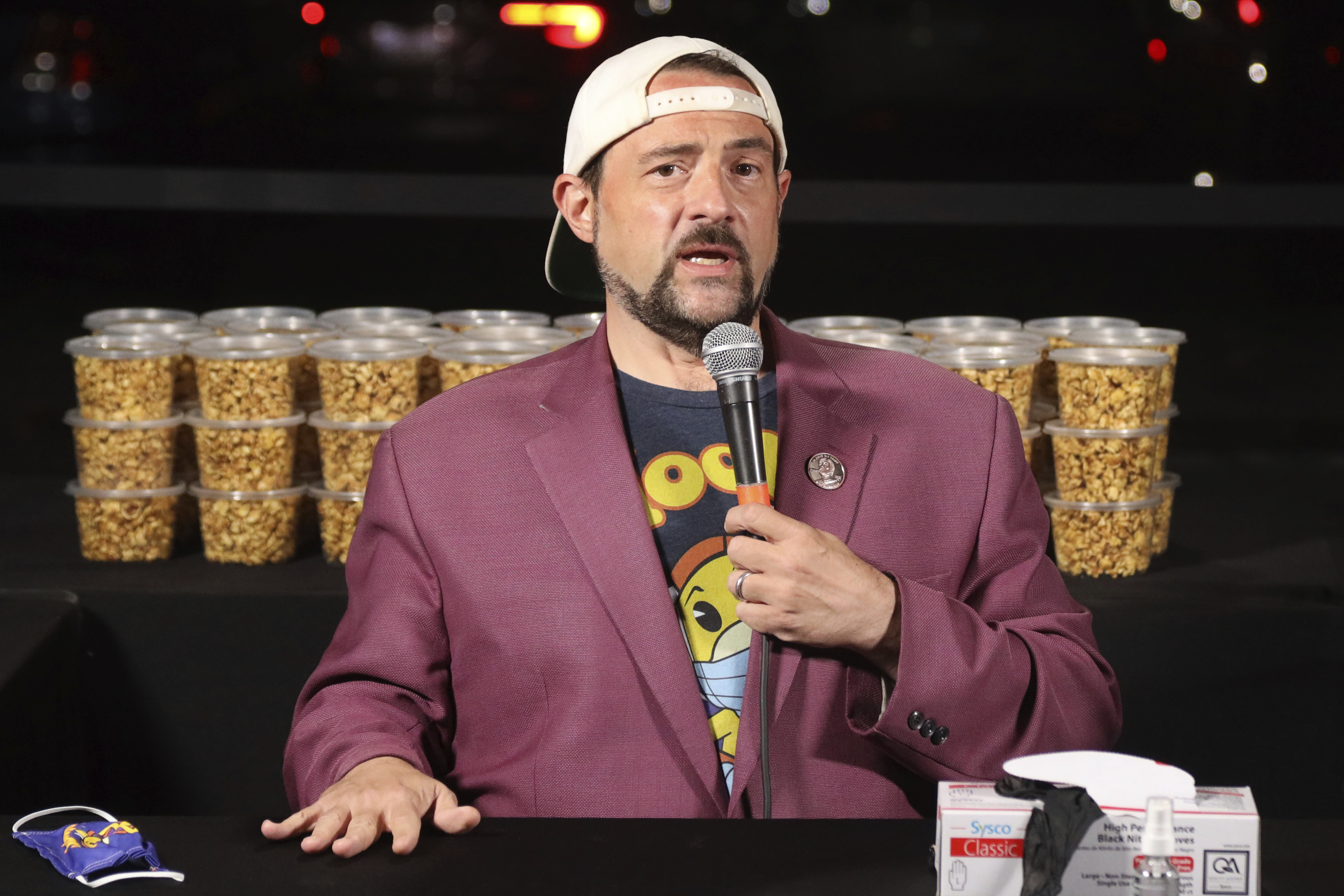Kevin Smith takes back 'petty complaints' about Bruce Willis - Vimarsana News