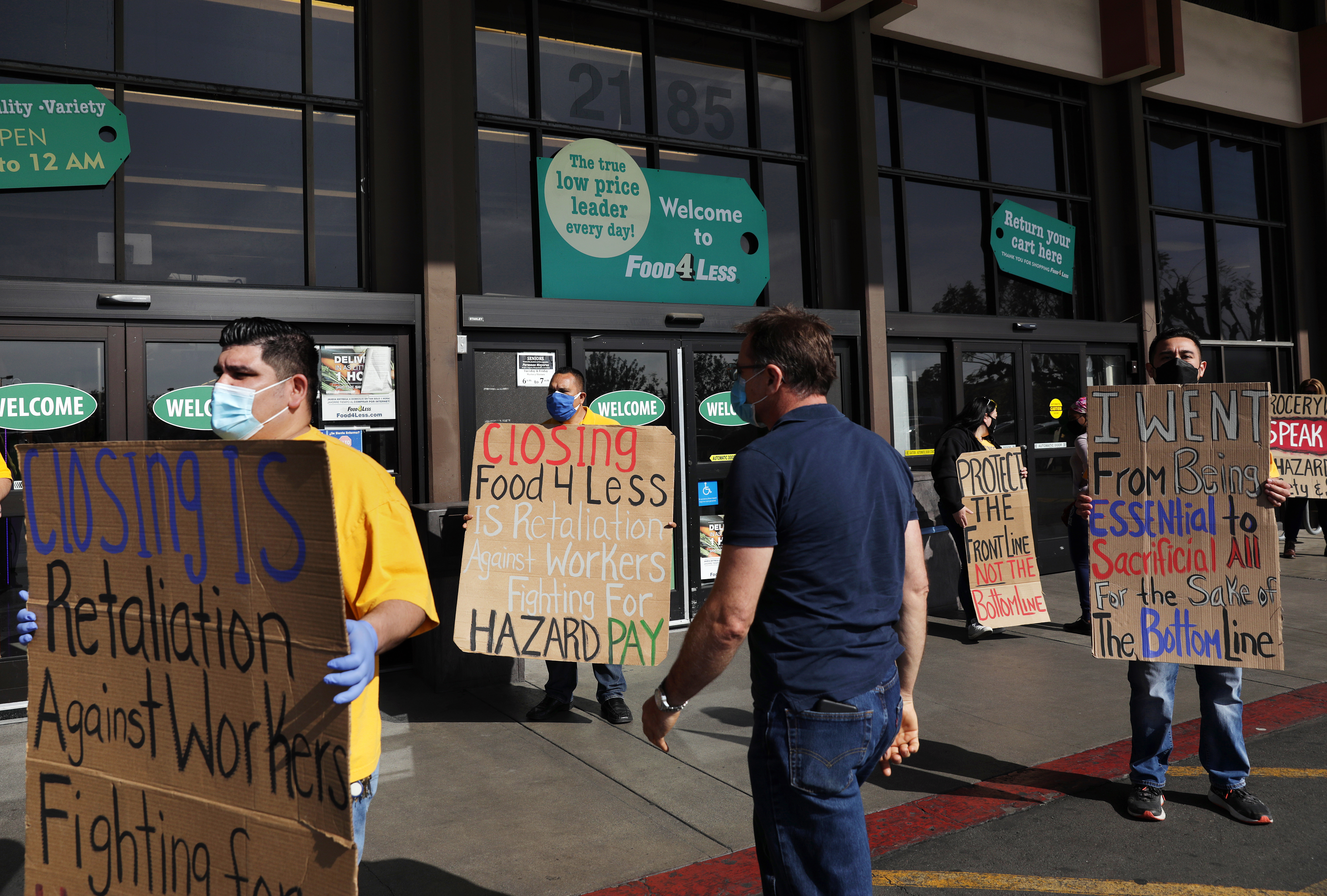 Supermarket workers feel alone and unrecognized over COVID-19 - Vimarsana News