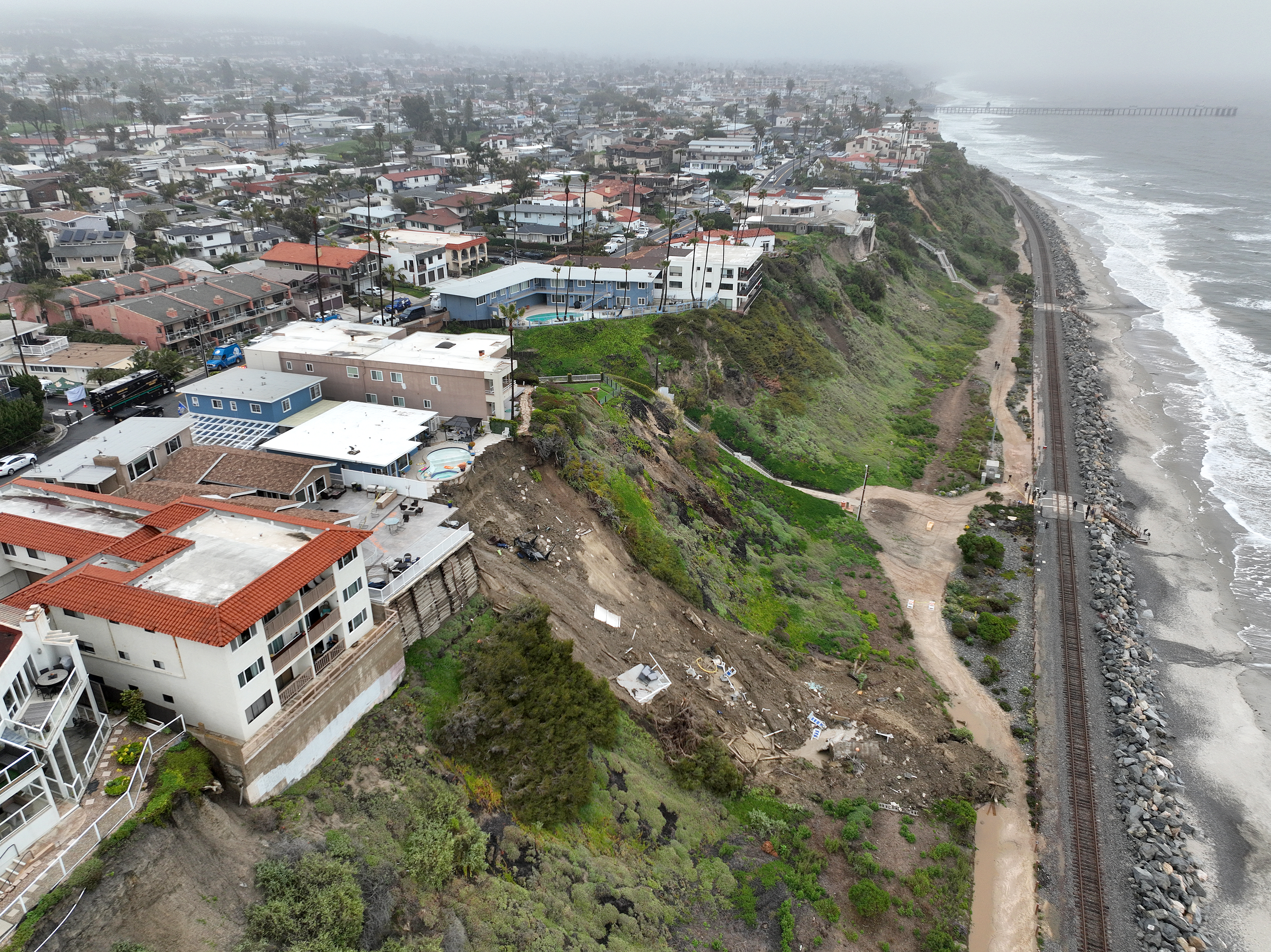 After San Clemente landslide, next storm could force more evacuations - Vimarsana News