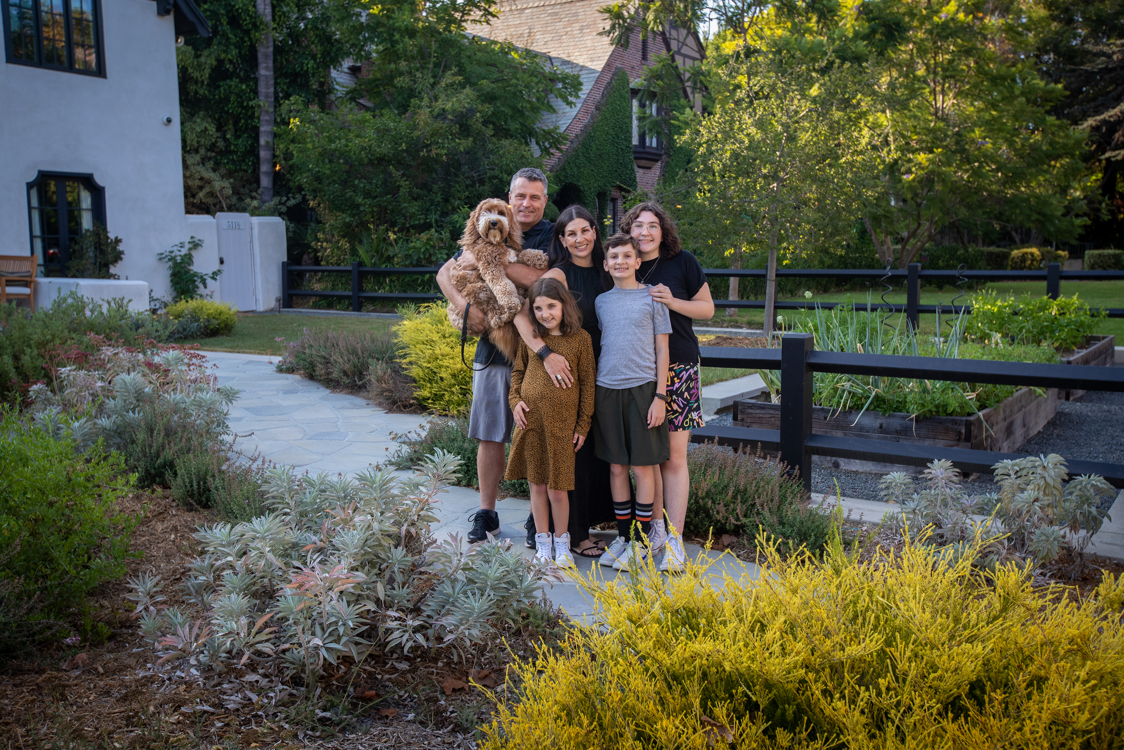 Drought-tolerant LA yard thrives after city cease notice - Vimarsana News
