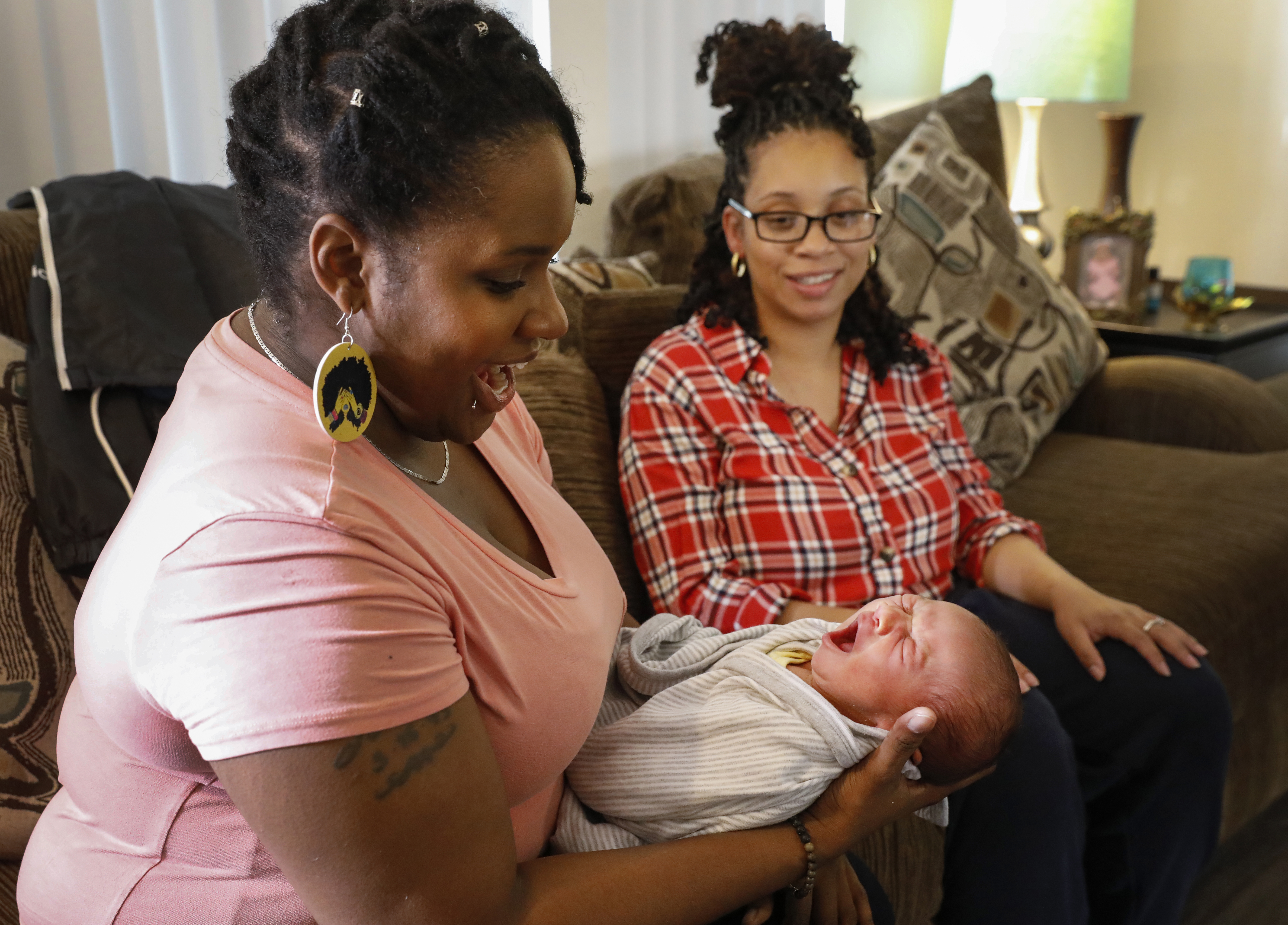 Nonprofit addresses racial, economic disparities in pregnancy-related deaths with free doula services - Vimarsana News