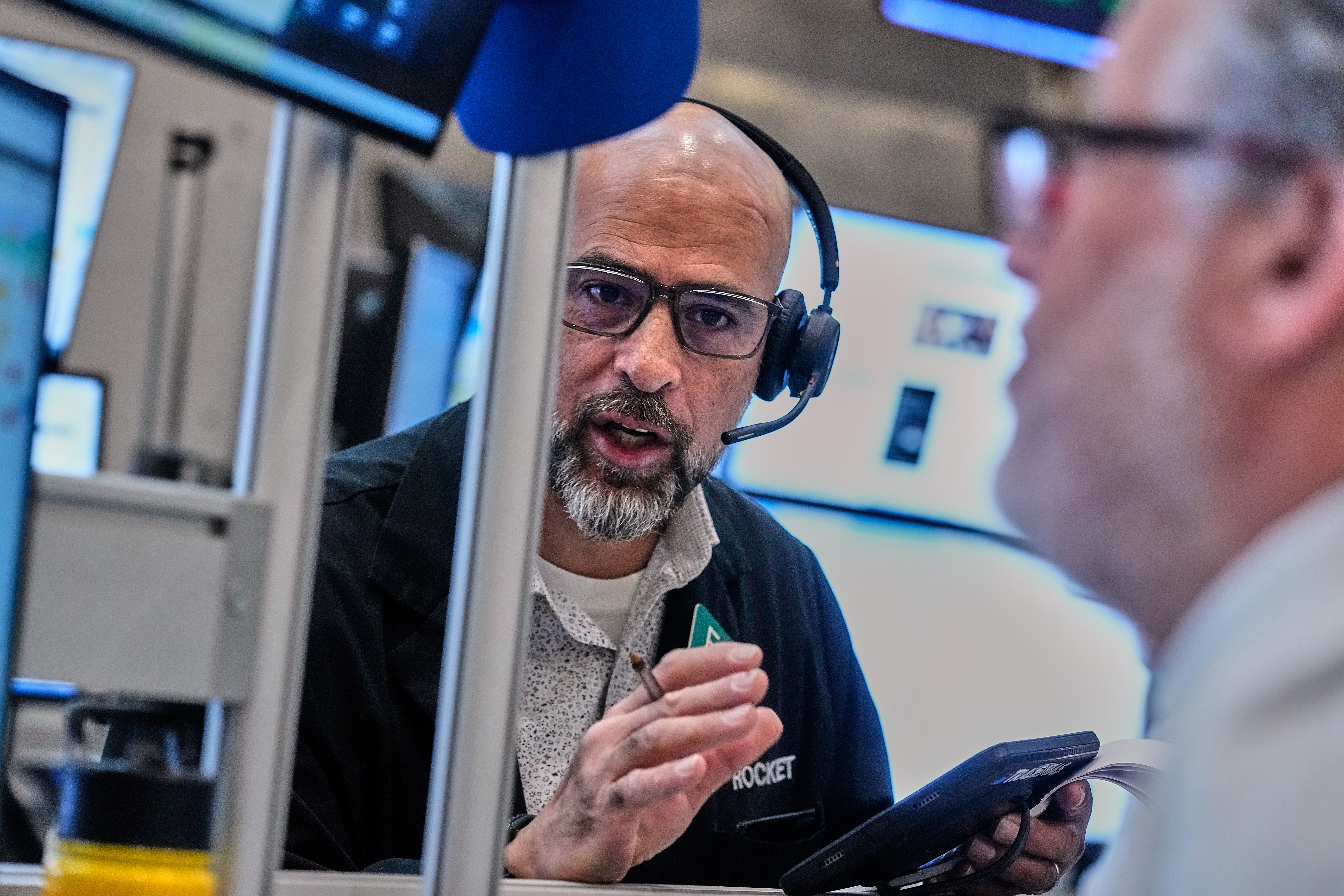 AI Stocks Sell-Off Pulls US Market Lower