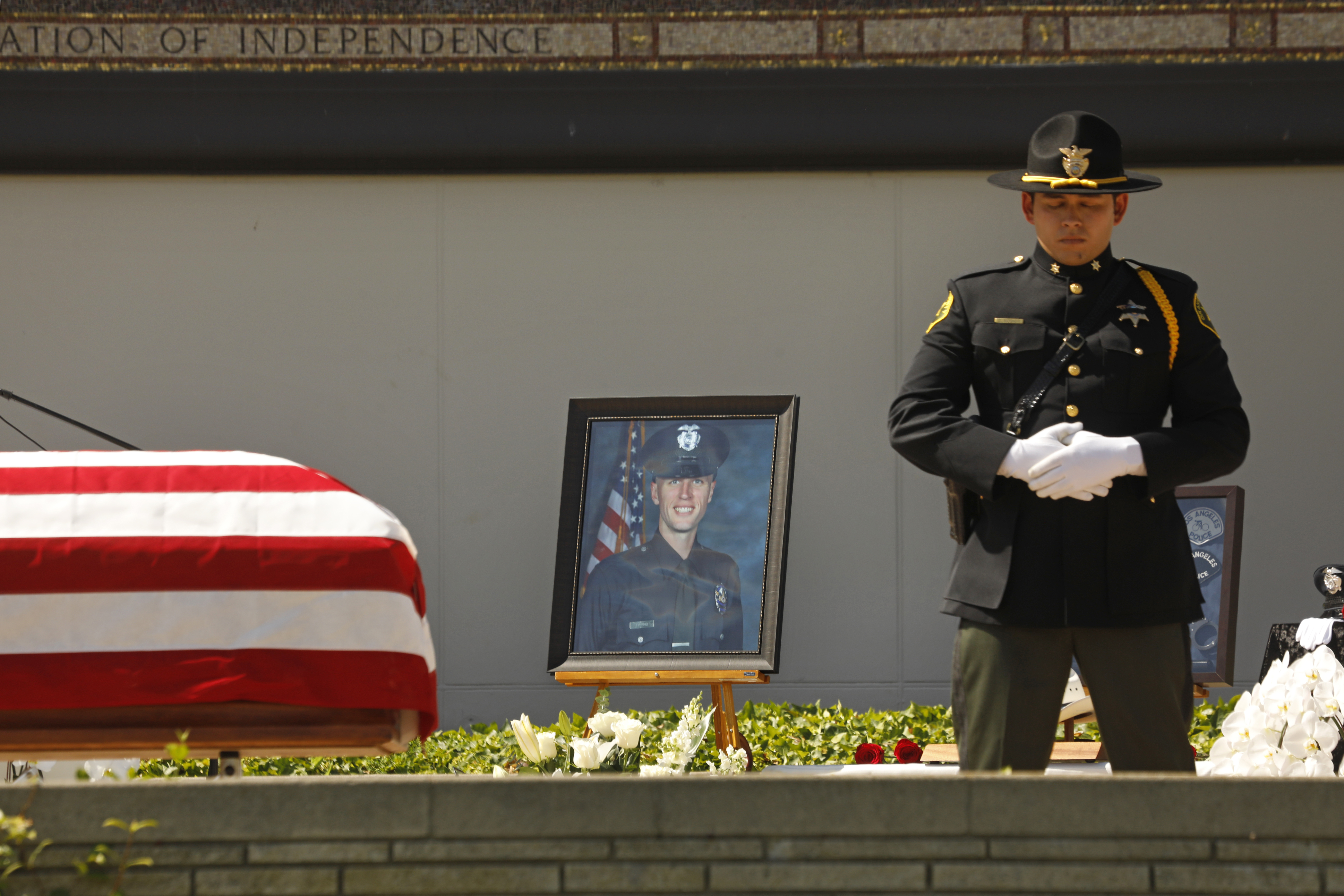 Funeral held for LAPD officer killed in training accident - Vimarsana News