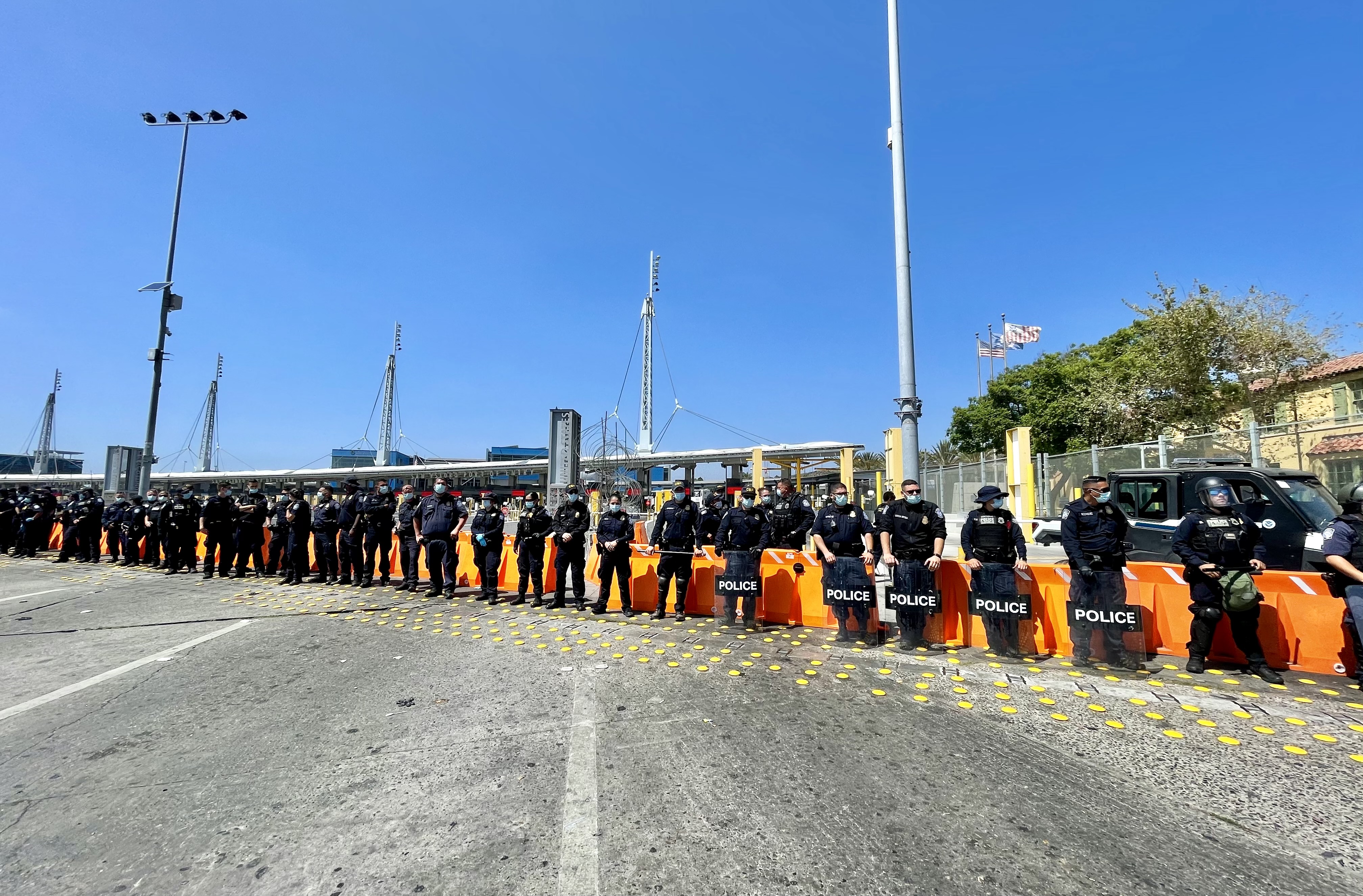 Se reanuda cruce fronterizo en San Ysidro - San Diego Union-Tribune en Español - Vimarsana News