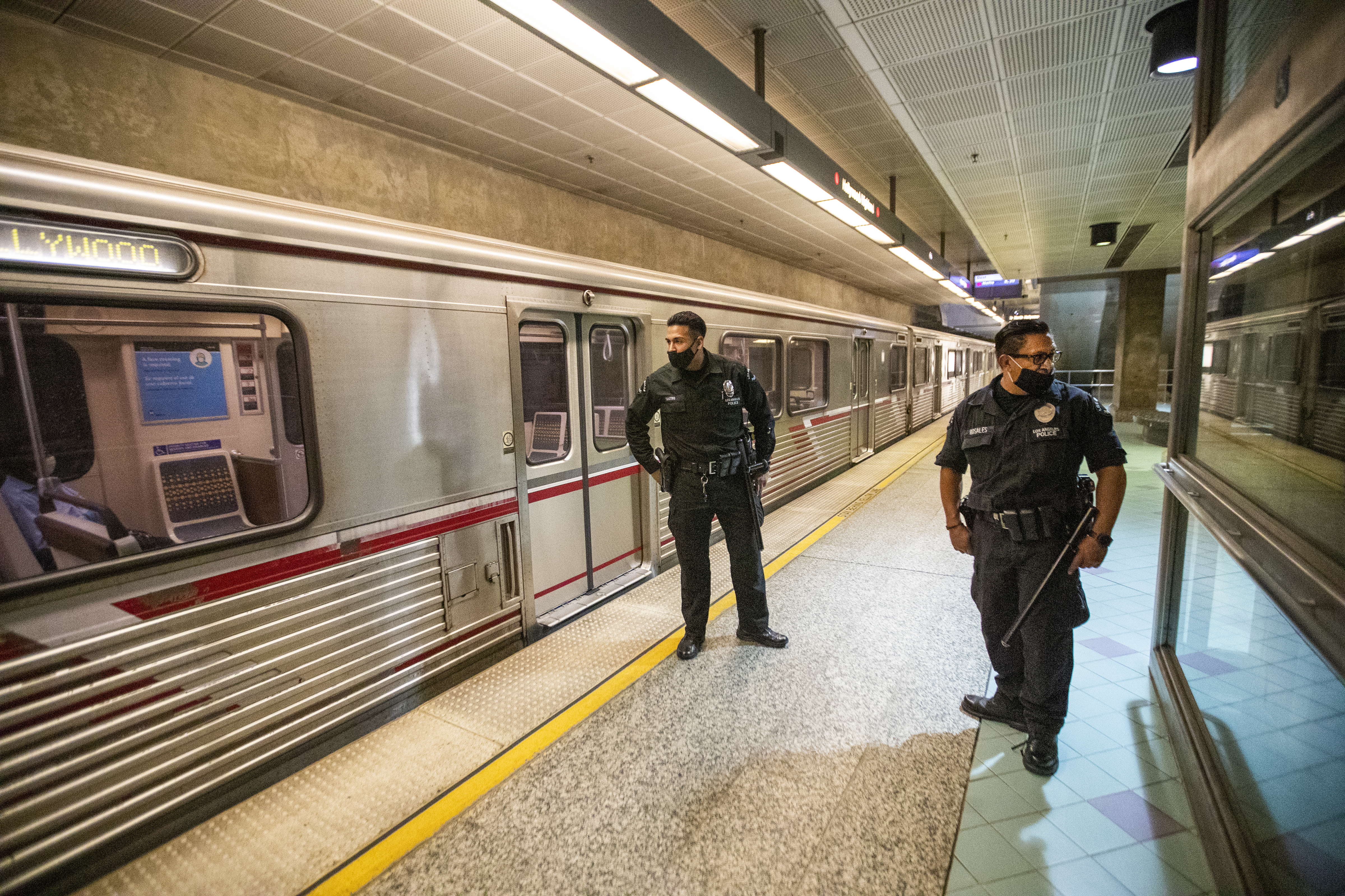 Two people stabbed at Los Angeles Metro stations - Vimarsana News