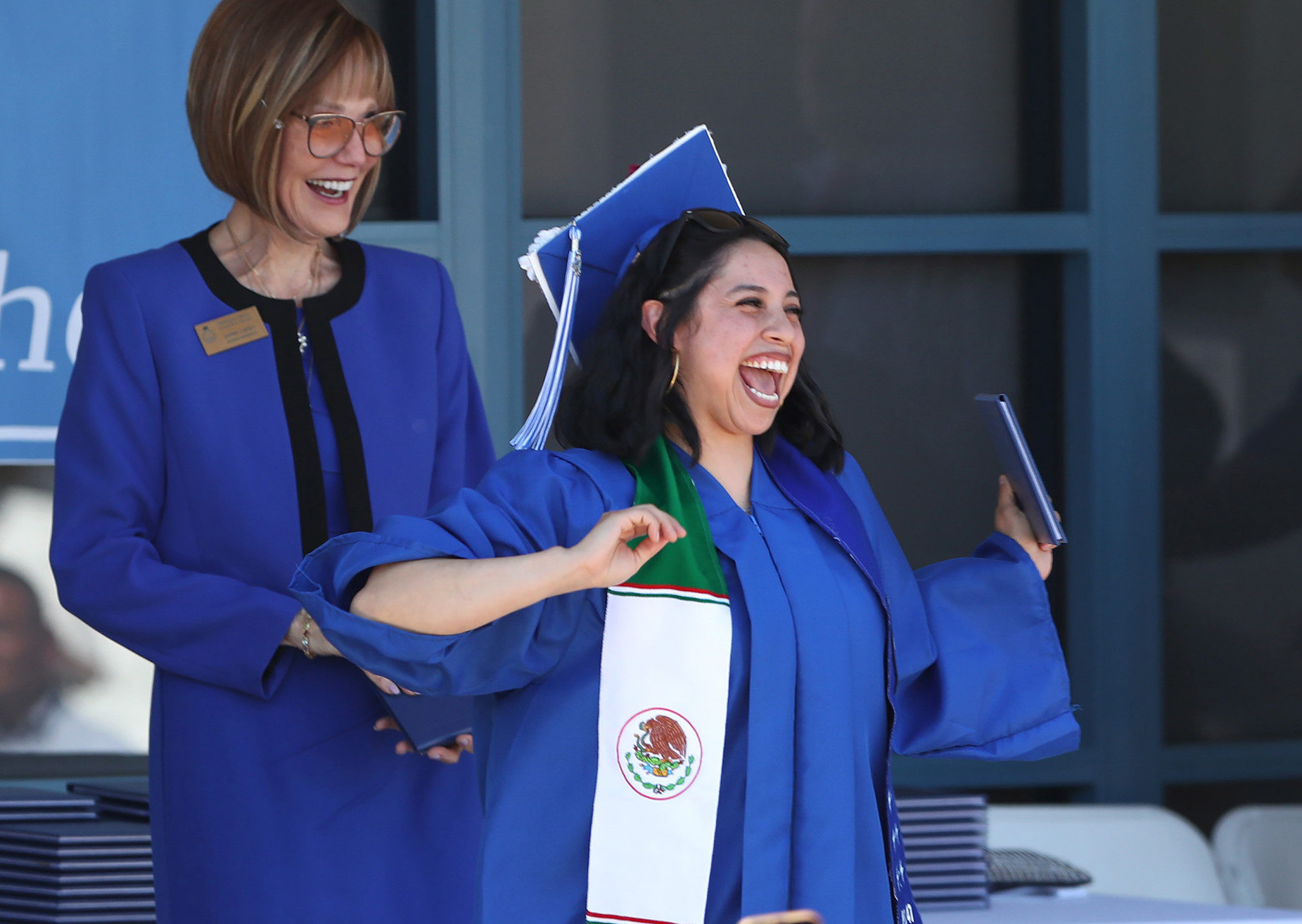 Valley Vista seniors all smiles at graduation ceremony - Vimarsana News