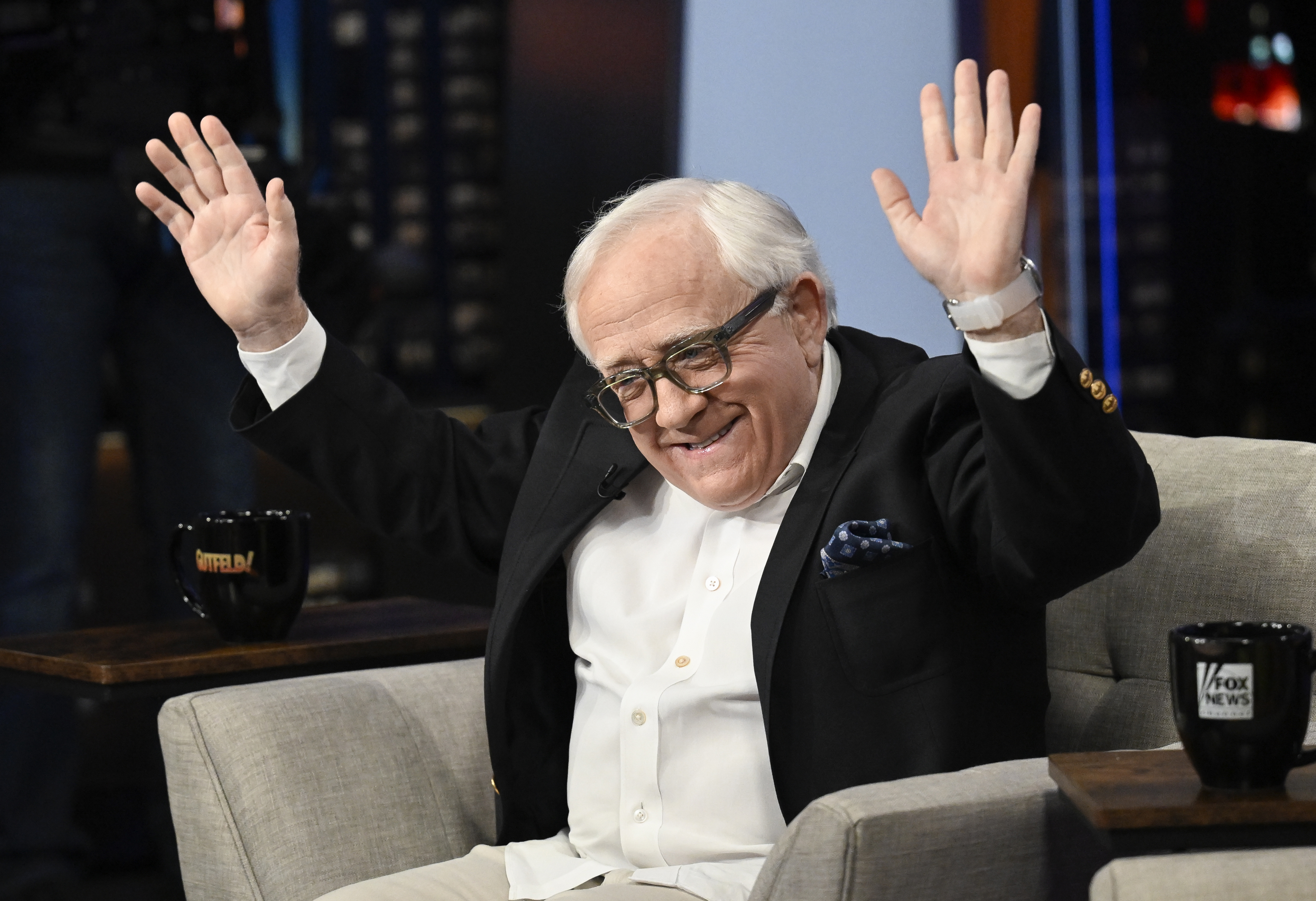 Leslie Jordan makes surprise appearance on 'Masked Singer' - Vimarsana News