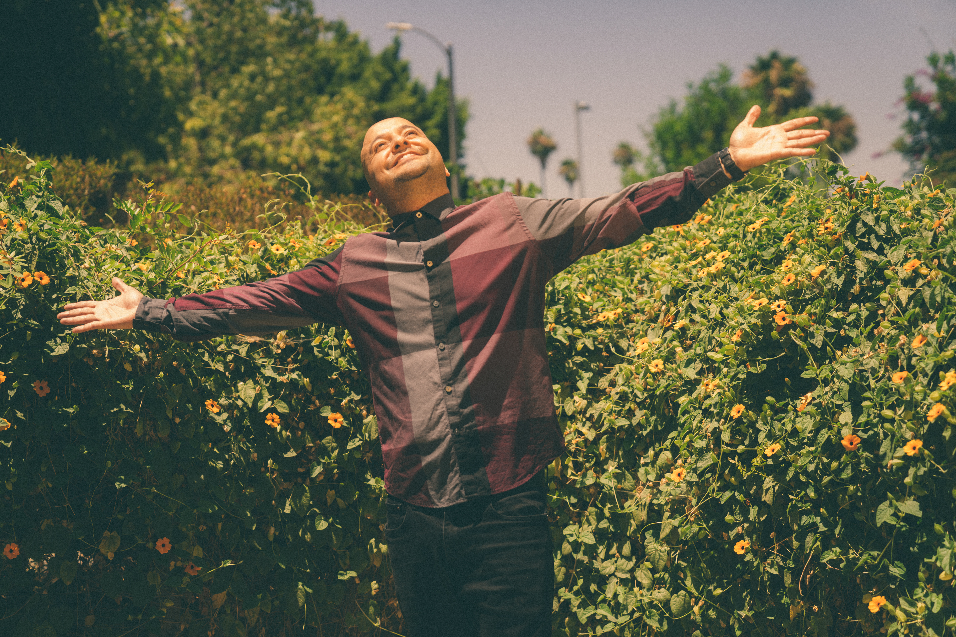 How comic Frankie Quiñones, 'the CholoFit guy,'" makes a killing with characters - Vimarsana News