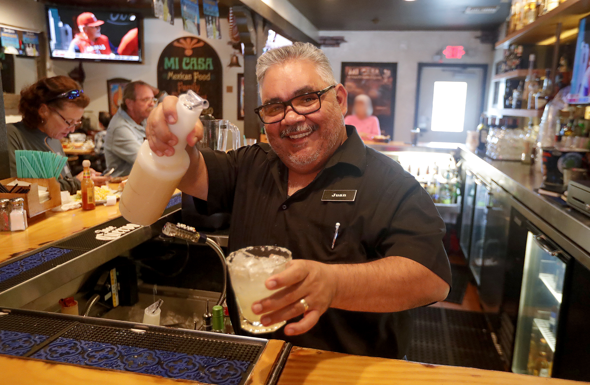 Patrons, staff at Costa Mesa's Mi Casa clink glasses at 50th anniversary, Cinco de Mayo - Vimarsana News