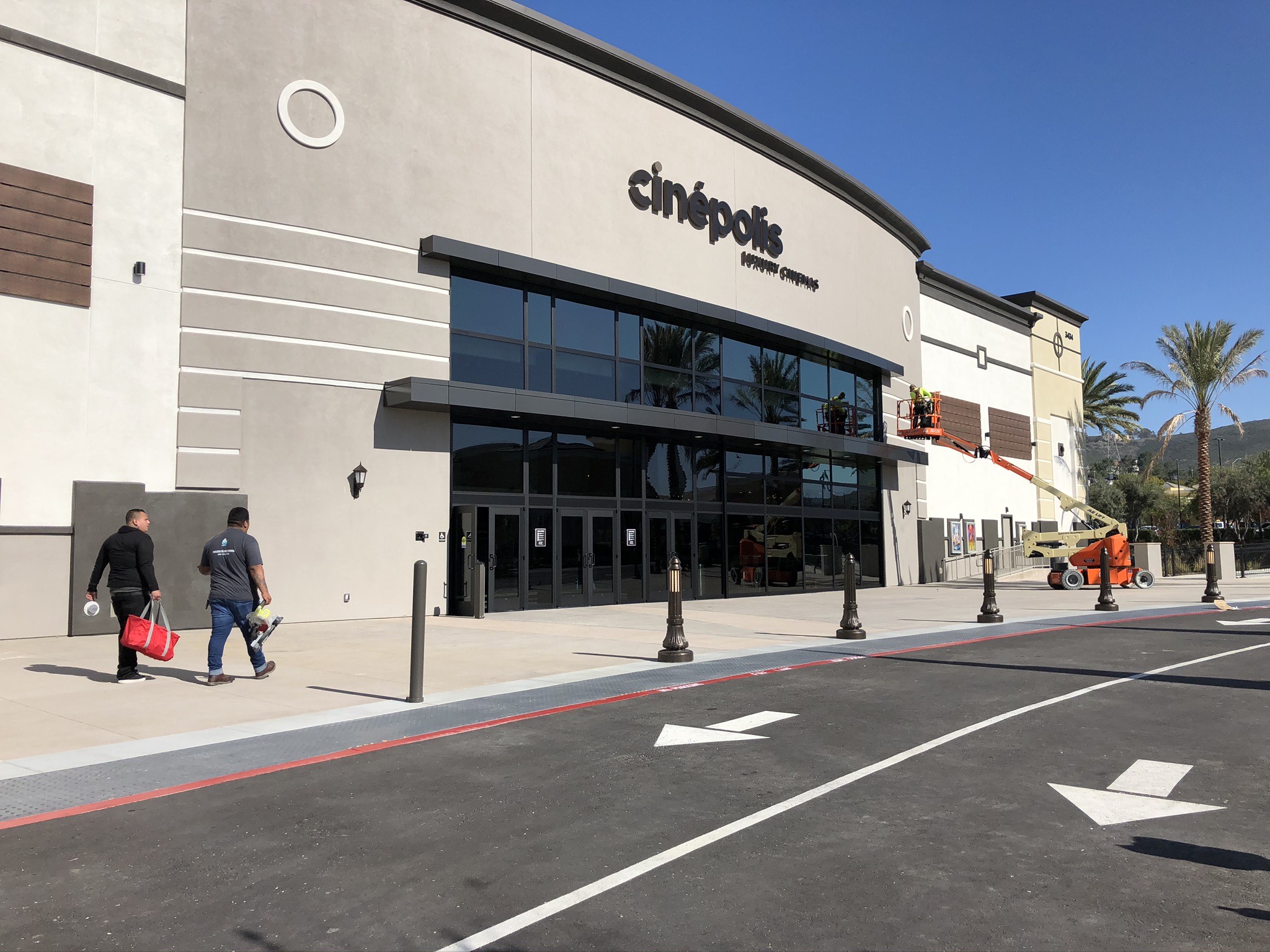 New Carlsbad luxury cinema puts the focus on food - Vimarsana News
