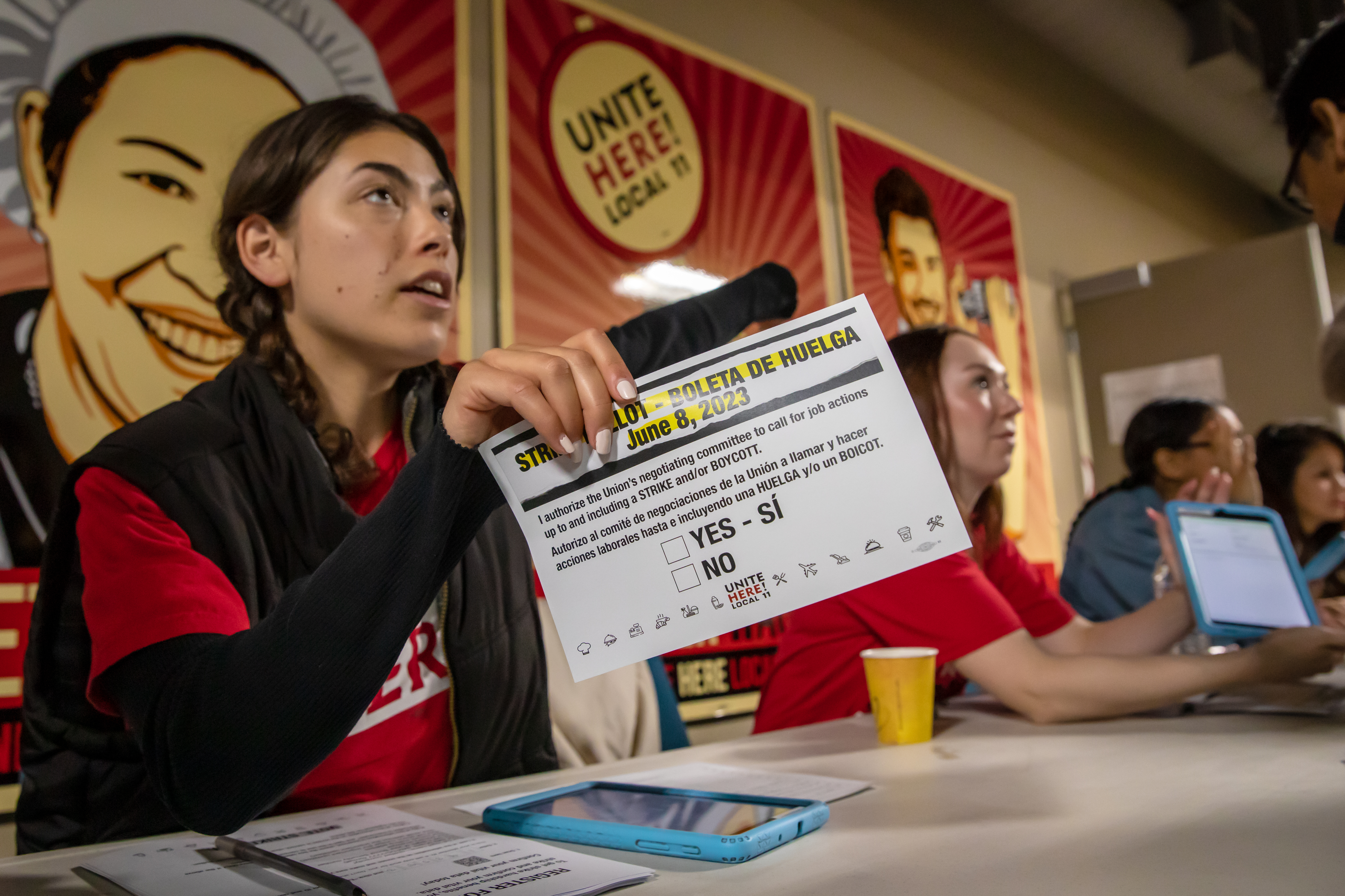 Thousands of L.A.-area hotel workers approve a potential strike - Vimarsana News