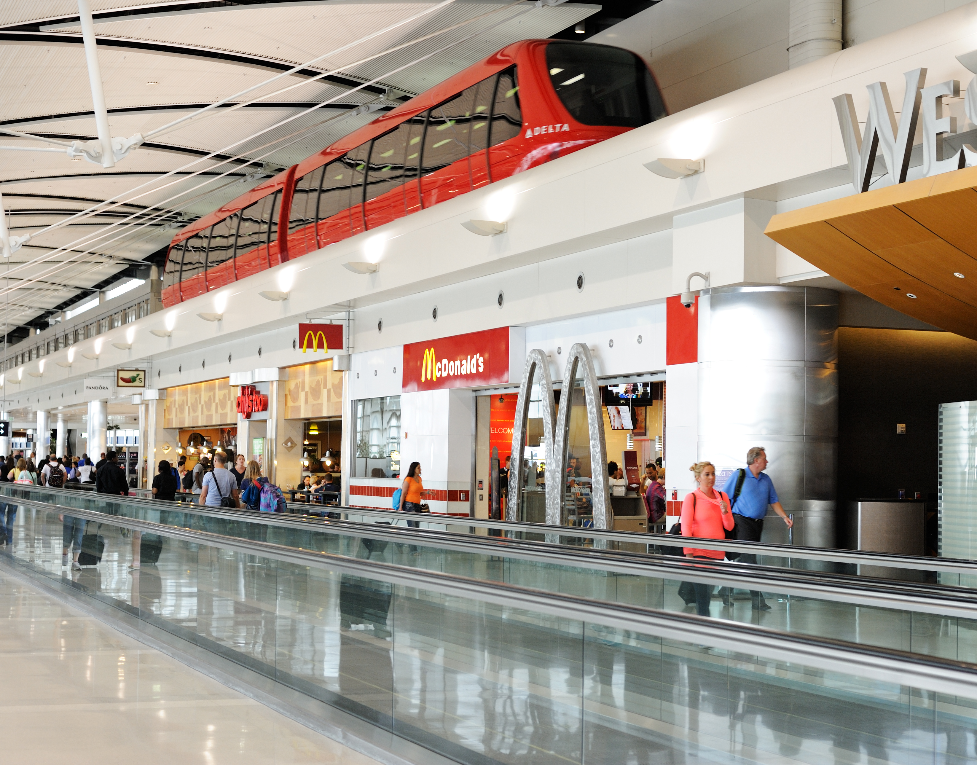 Frequent flyers have 10 tips on how to pass the time at the airport when your flight is delayed - Vimarsana News