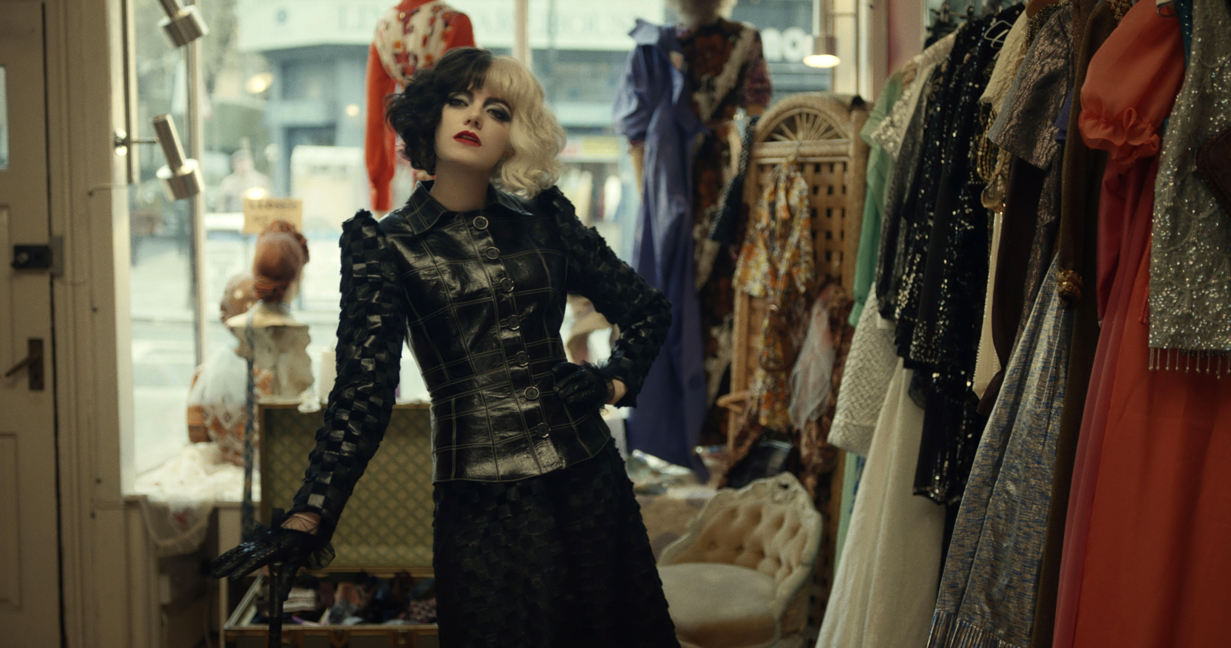 'Cruella' review: Emma Thompson out-devils Emma Stone - The San Diego Union-Tribune - Vimarsana News