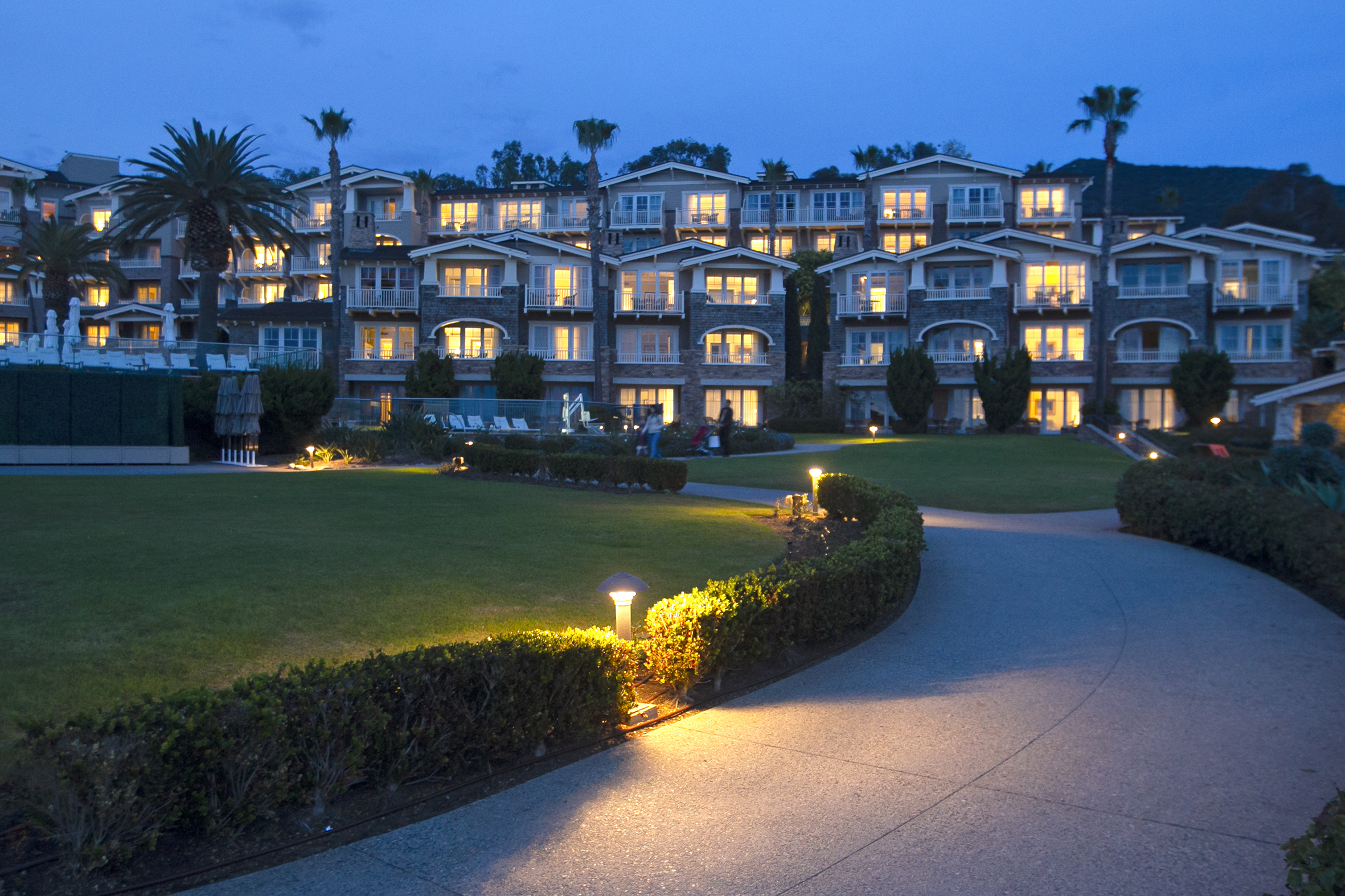 Billionaire Tilman Fertitta completes purchase of Montage Laguna Beach resort - Vimarsana News