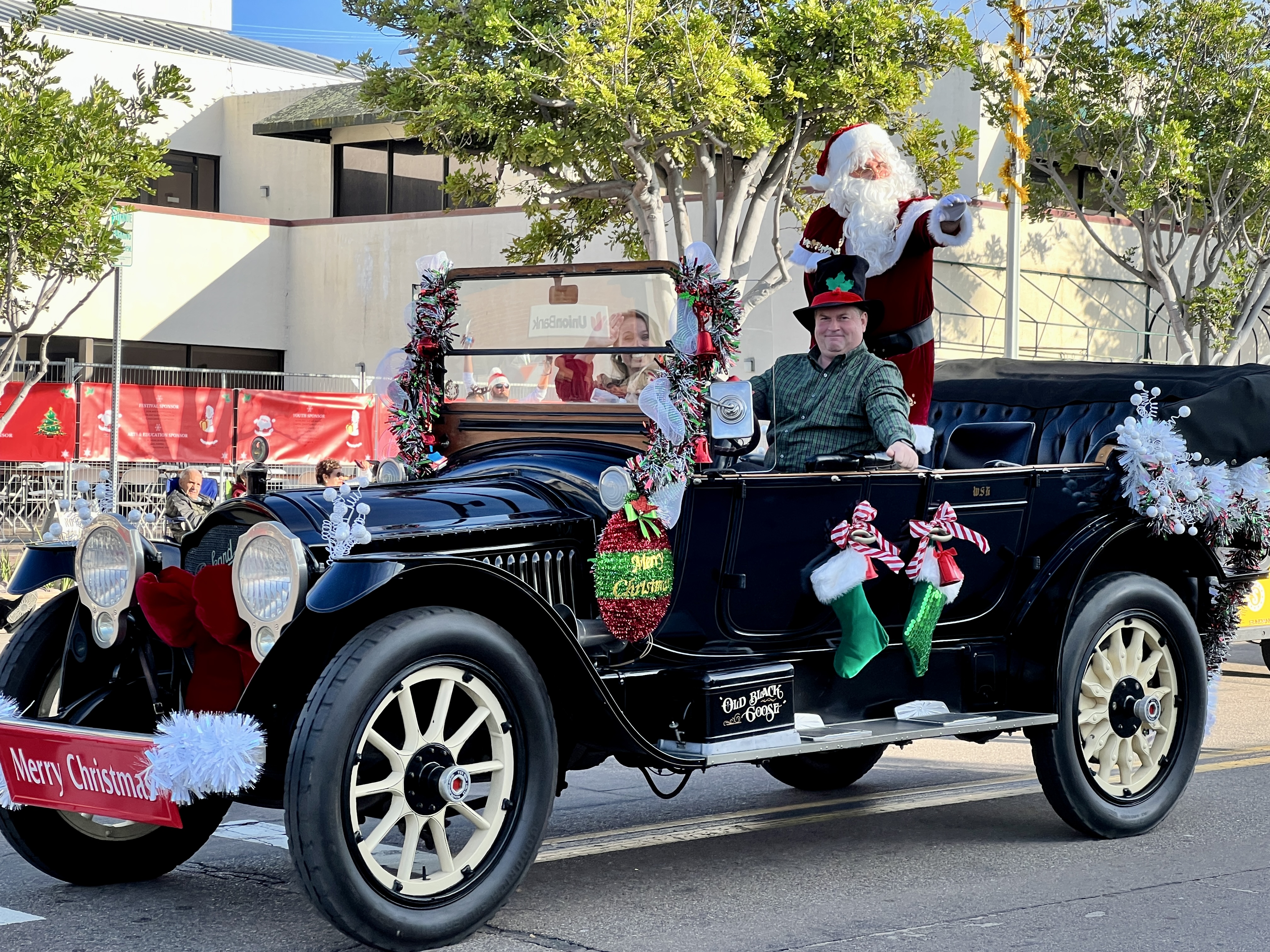 Photo gallery: 66th La Jolla Christmas Parade marches through The Village - Vimarsana News