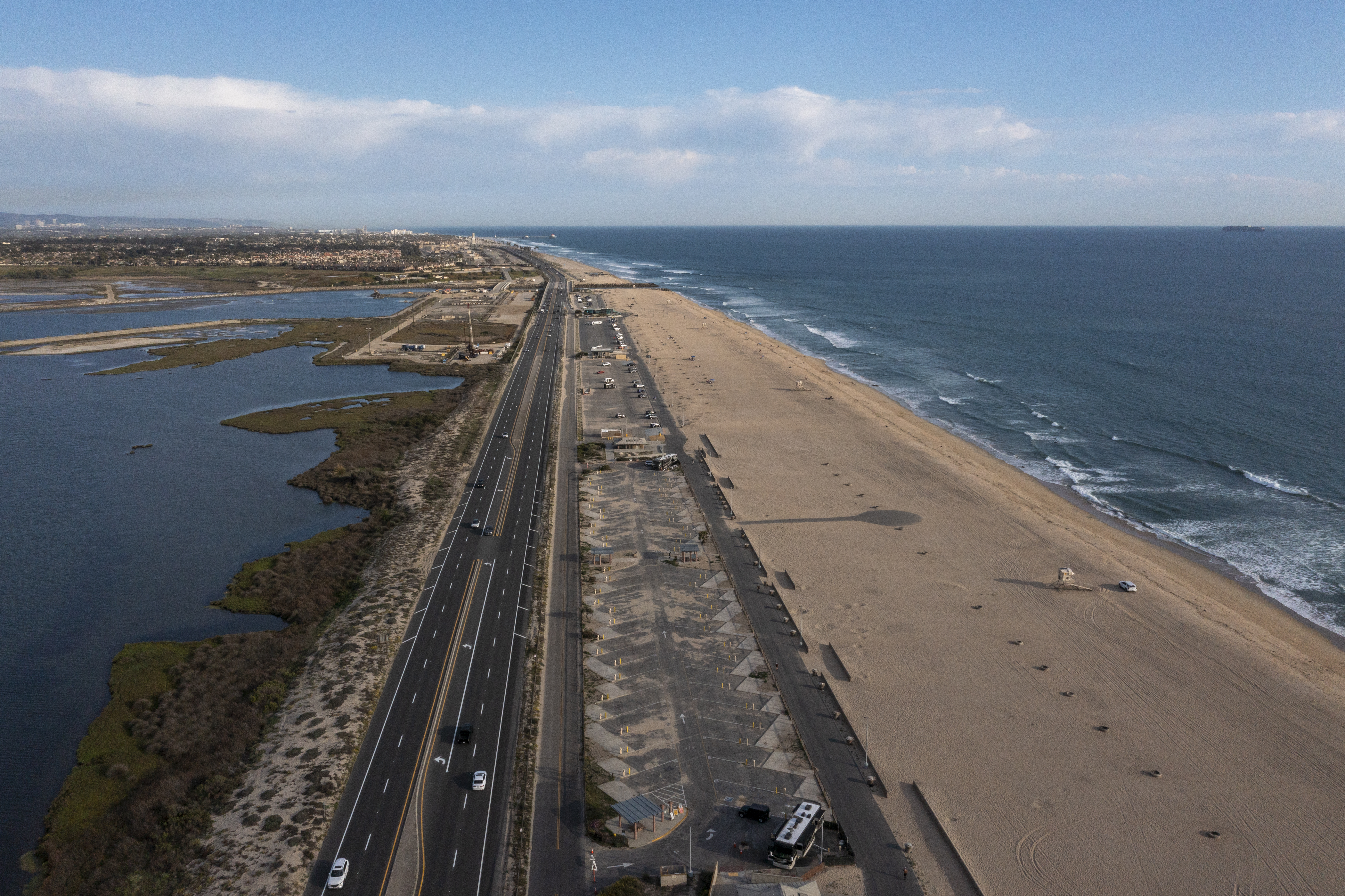 Sheen reported off Huntington Beach is oil, officials say - Vimarsana News