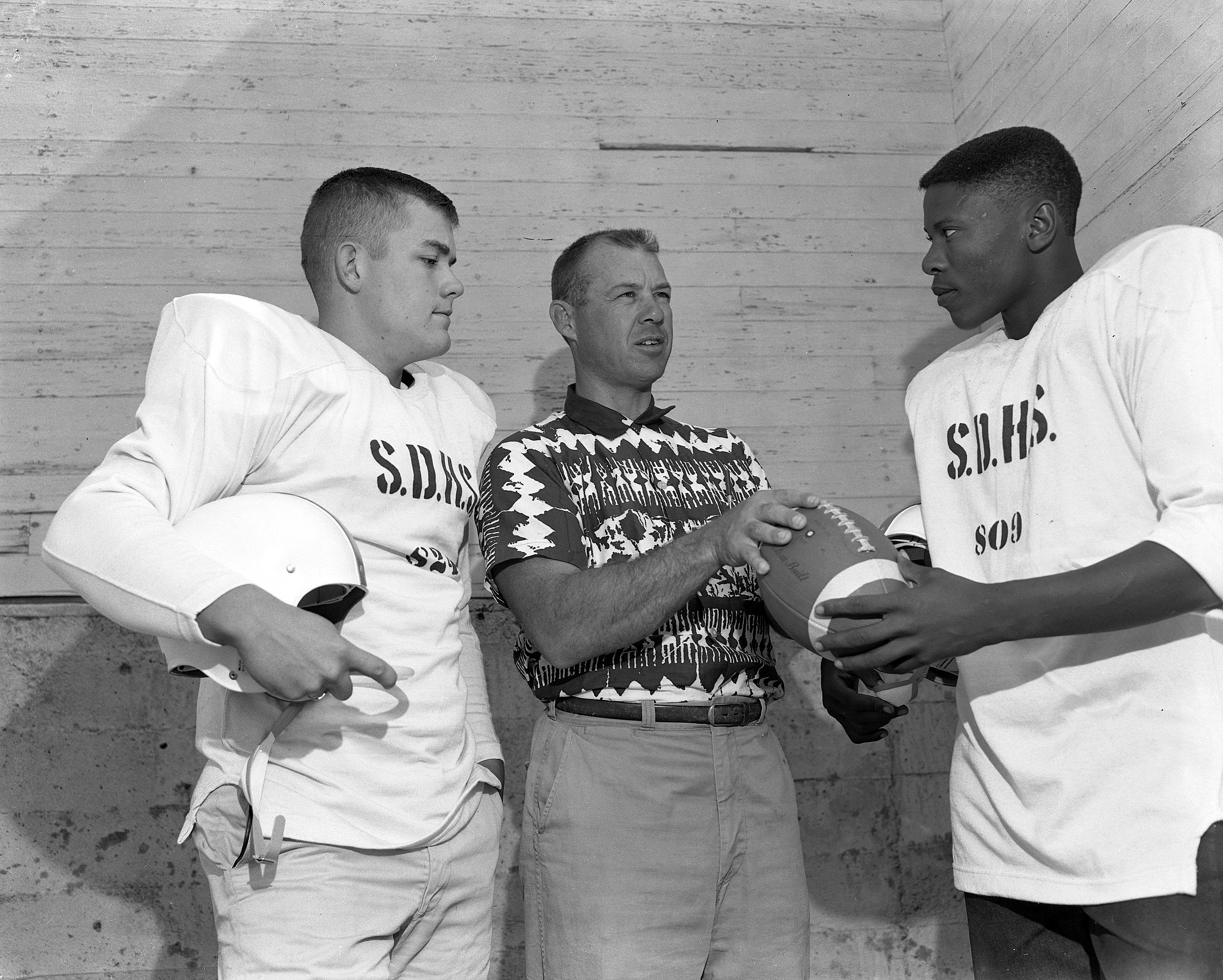 Column: So many great prep football players, coaches from San Diego left off lists of California's 100 best - Vimarsana News