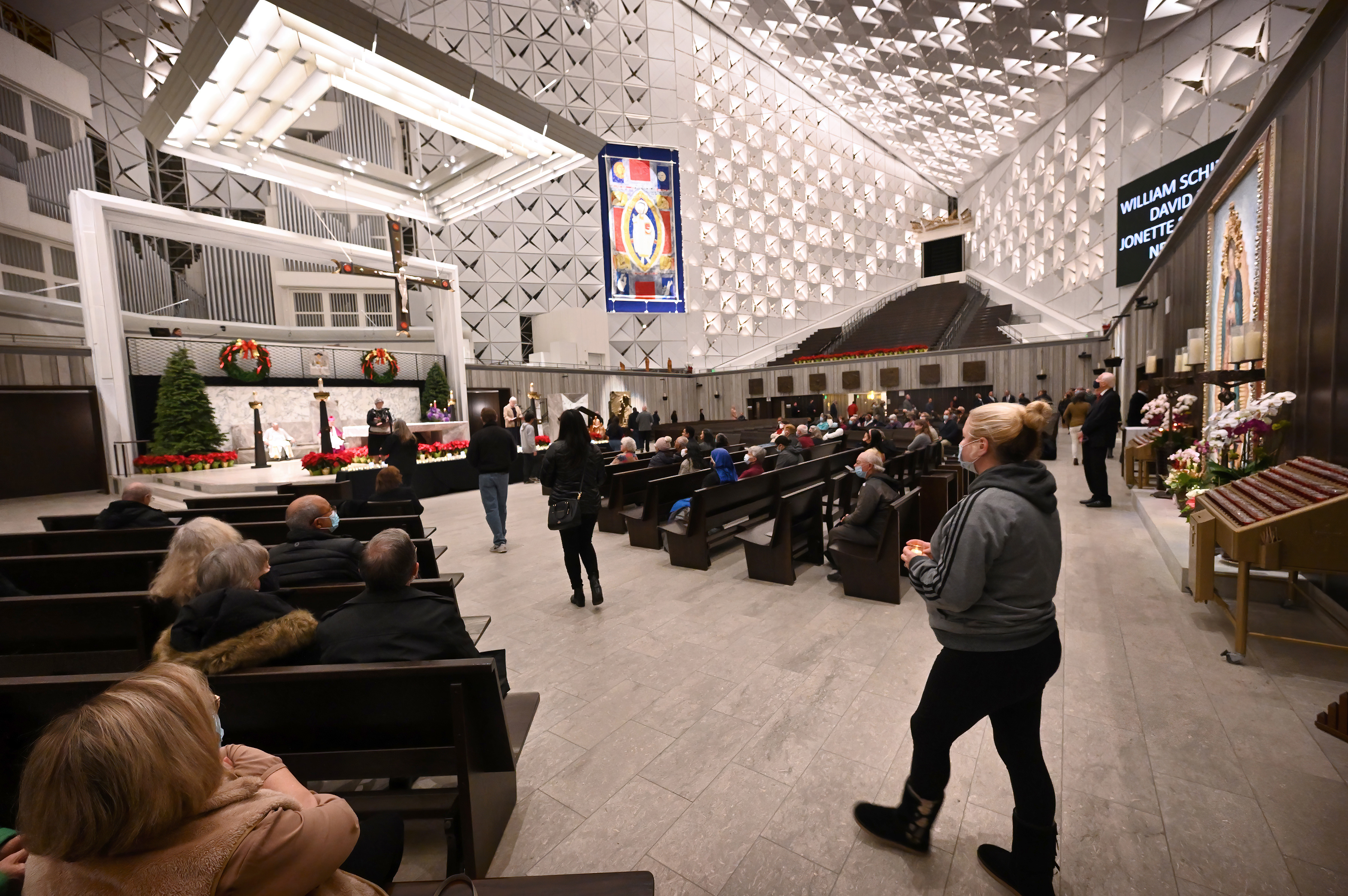 Memorial Service at Garden Grove's Christ Cathedral lights candles for the homeless - Vimarsana News