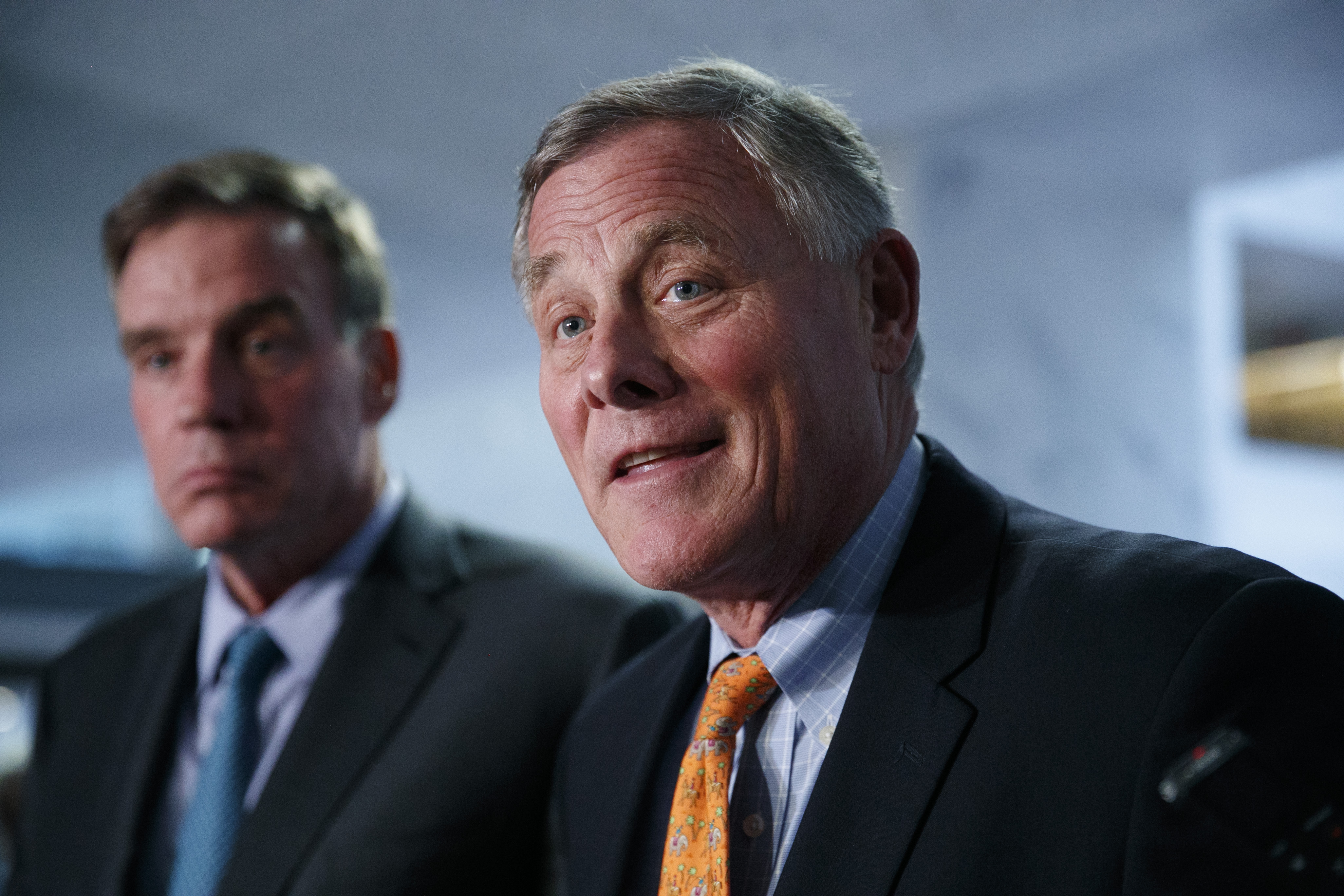 Justice Department seized Sen. Burr's phone over stock sales - Vimarsana News