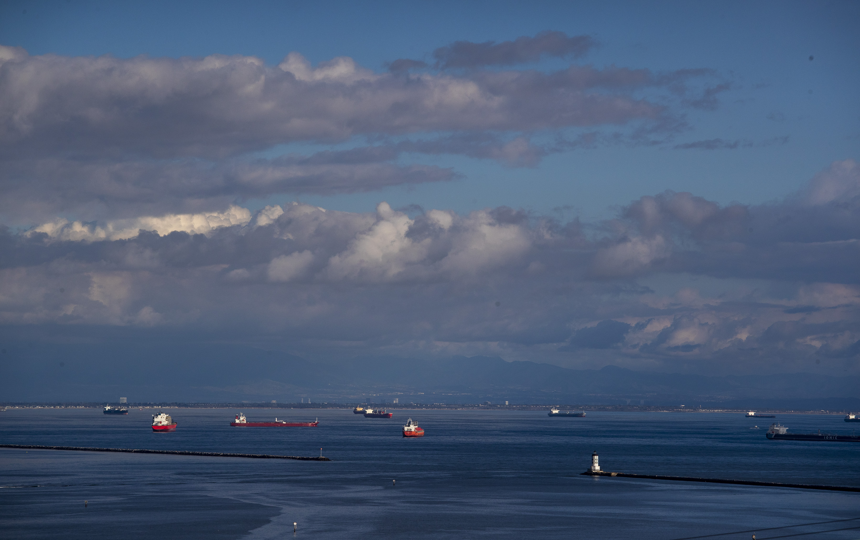 Los Angeles, Long Beach ports battle East Coast rivals - Vimarsana News