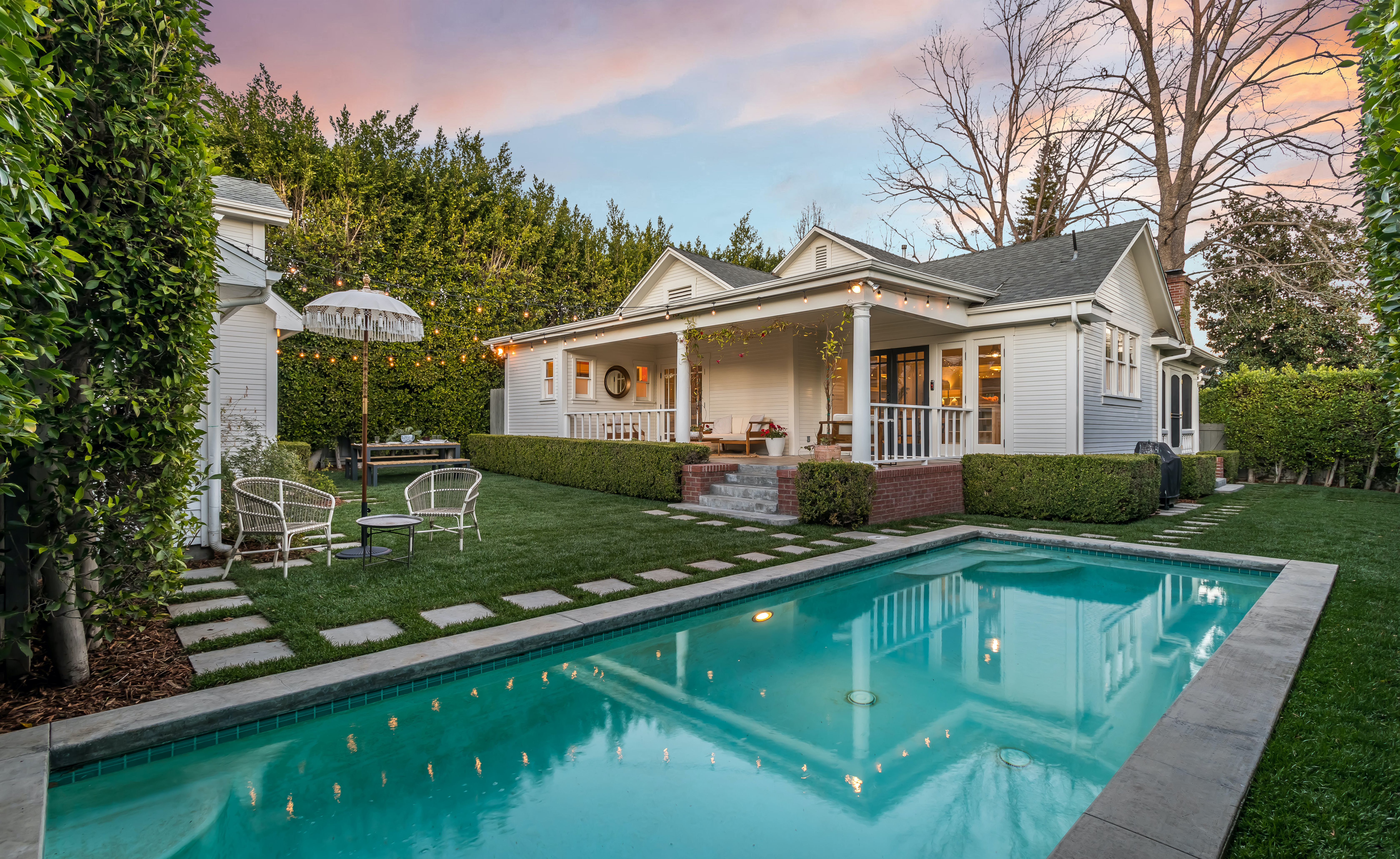 Lena Dunham lists 102-year-old bungalow in Spaulding Square - Vimarsana News
