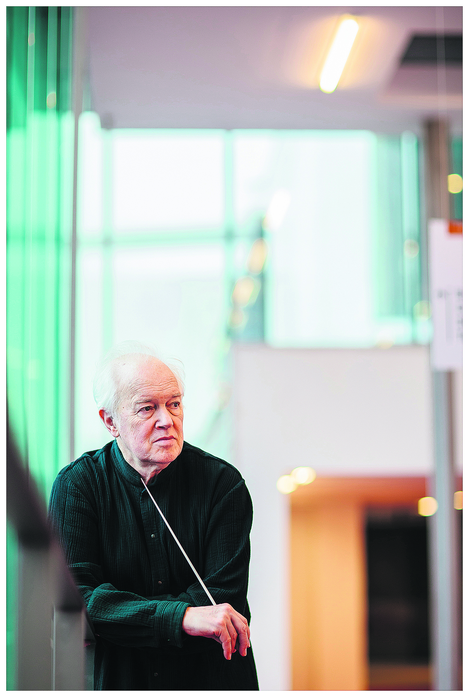 Review: Conductor De Waart leads San Diego Symphony with nuance and grace at the Civic Theatre - Vimarsana News