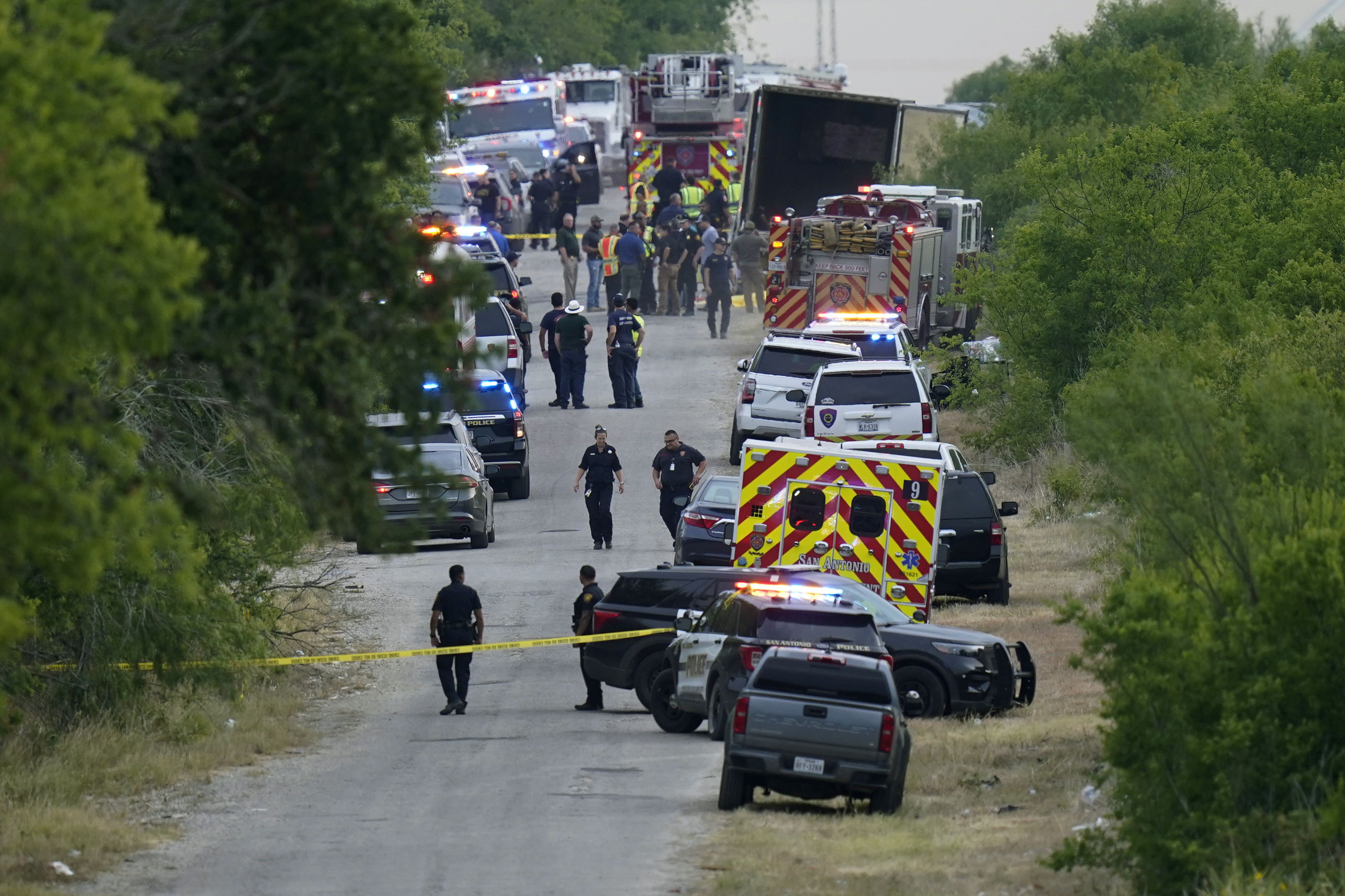 At least 40 people believed to be migrants found dead in Texas tractor-trailer - Vimarsana News