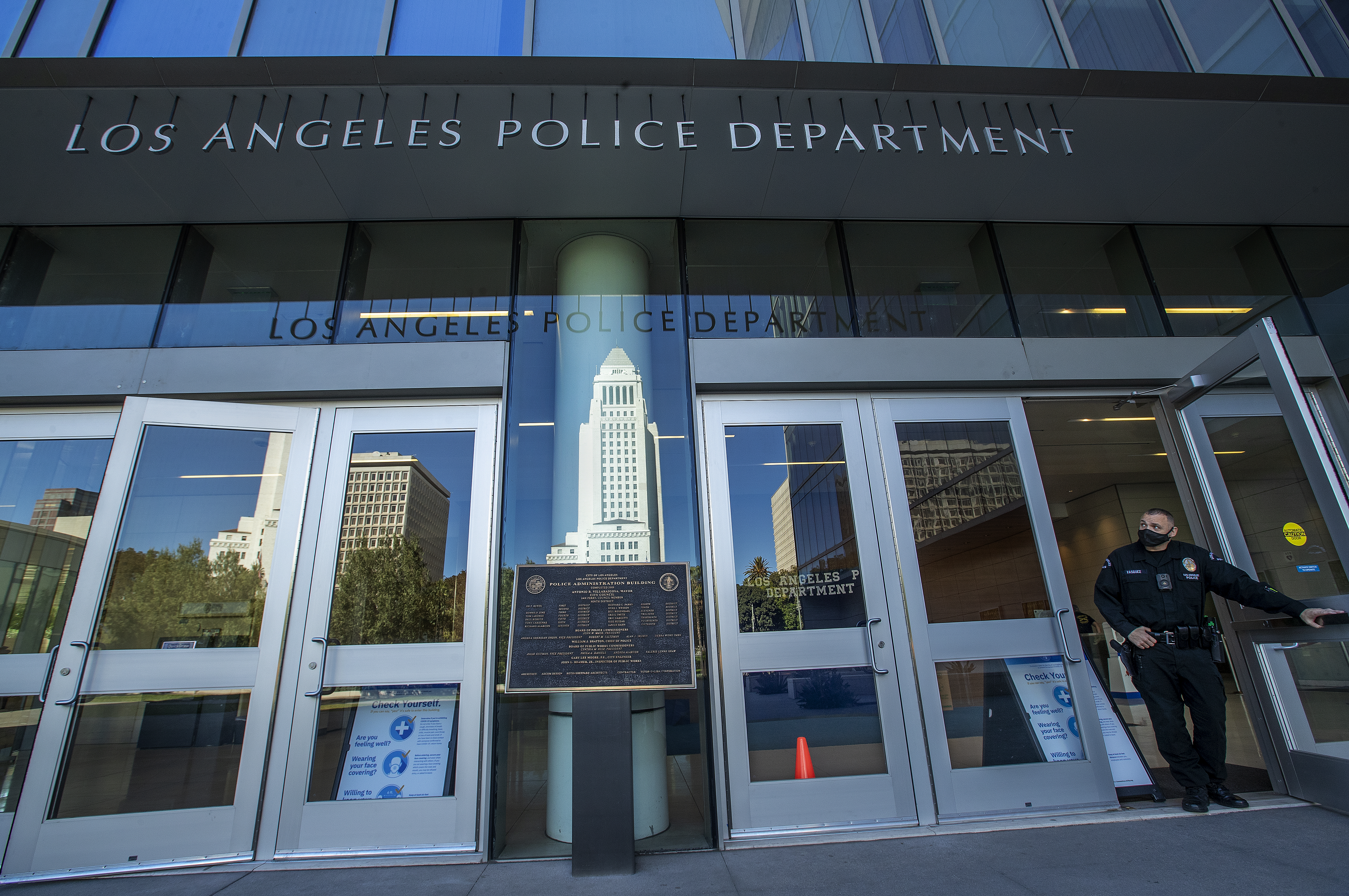 Woman accuses LAPD of 'completely unnecessary' treatment - Vimarsana News
