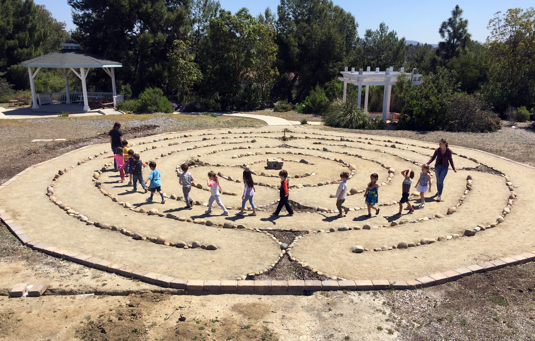 Vista fellowship volunteers build spiral labyrinth for community - Vimarsana News