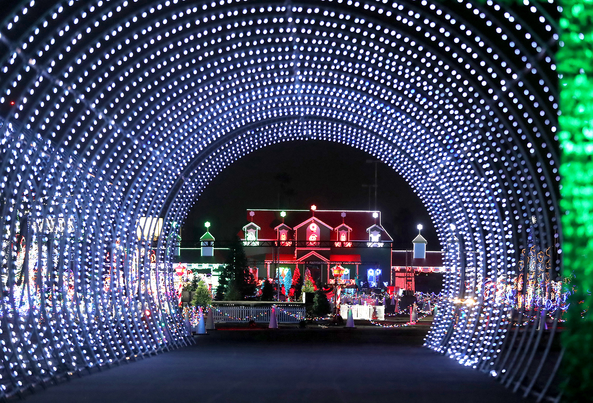 All is merry and bright as Costa Mesa's fairgrounds host 2nd annual Night of Lights OC - Vimarsana News
