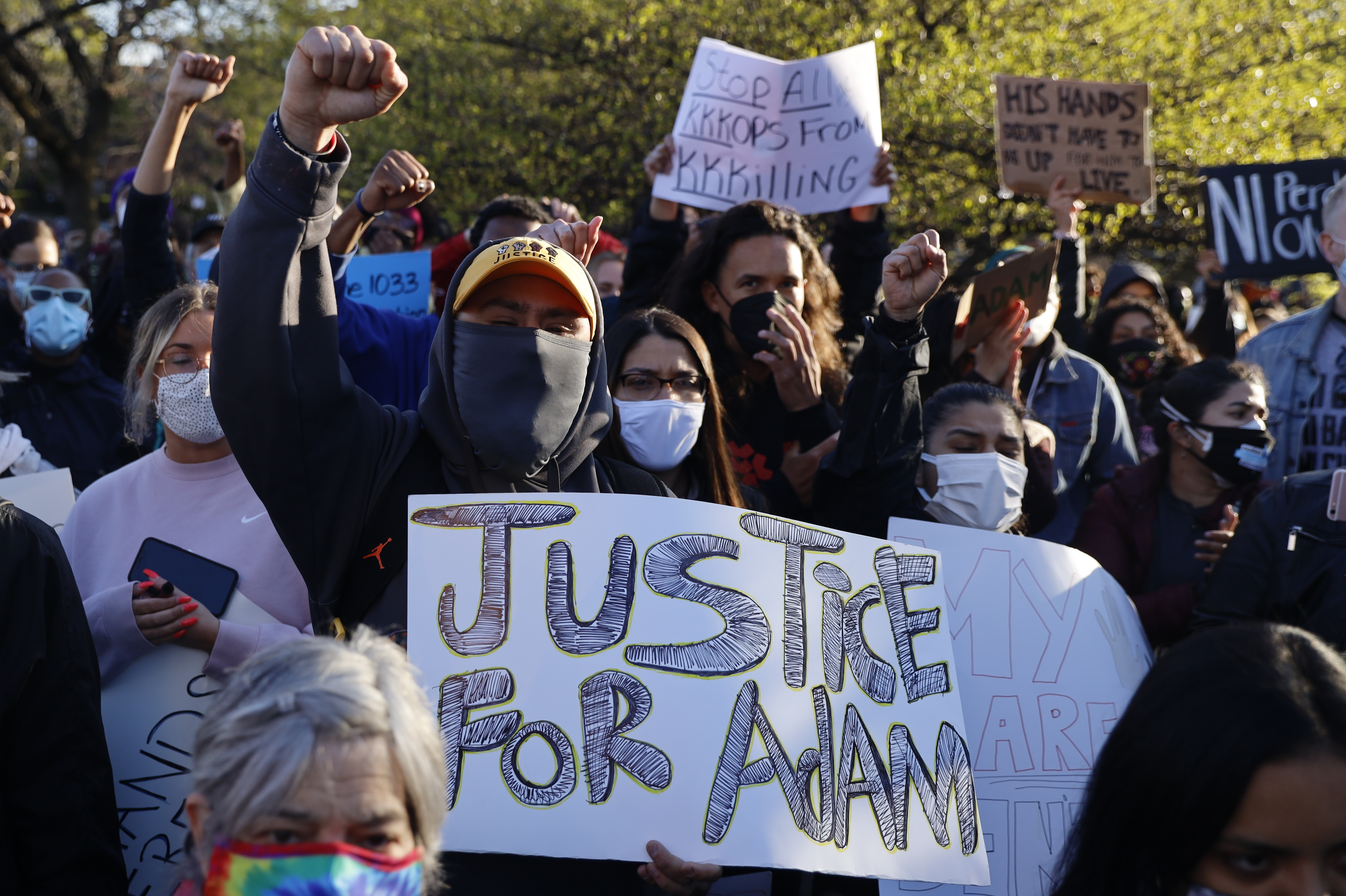 Chicago's Little Village divided over police shooting of 13-year-old - Vimarsana News