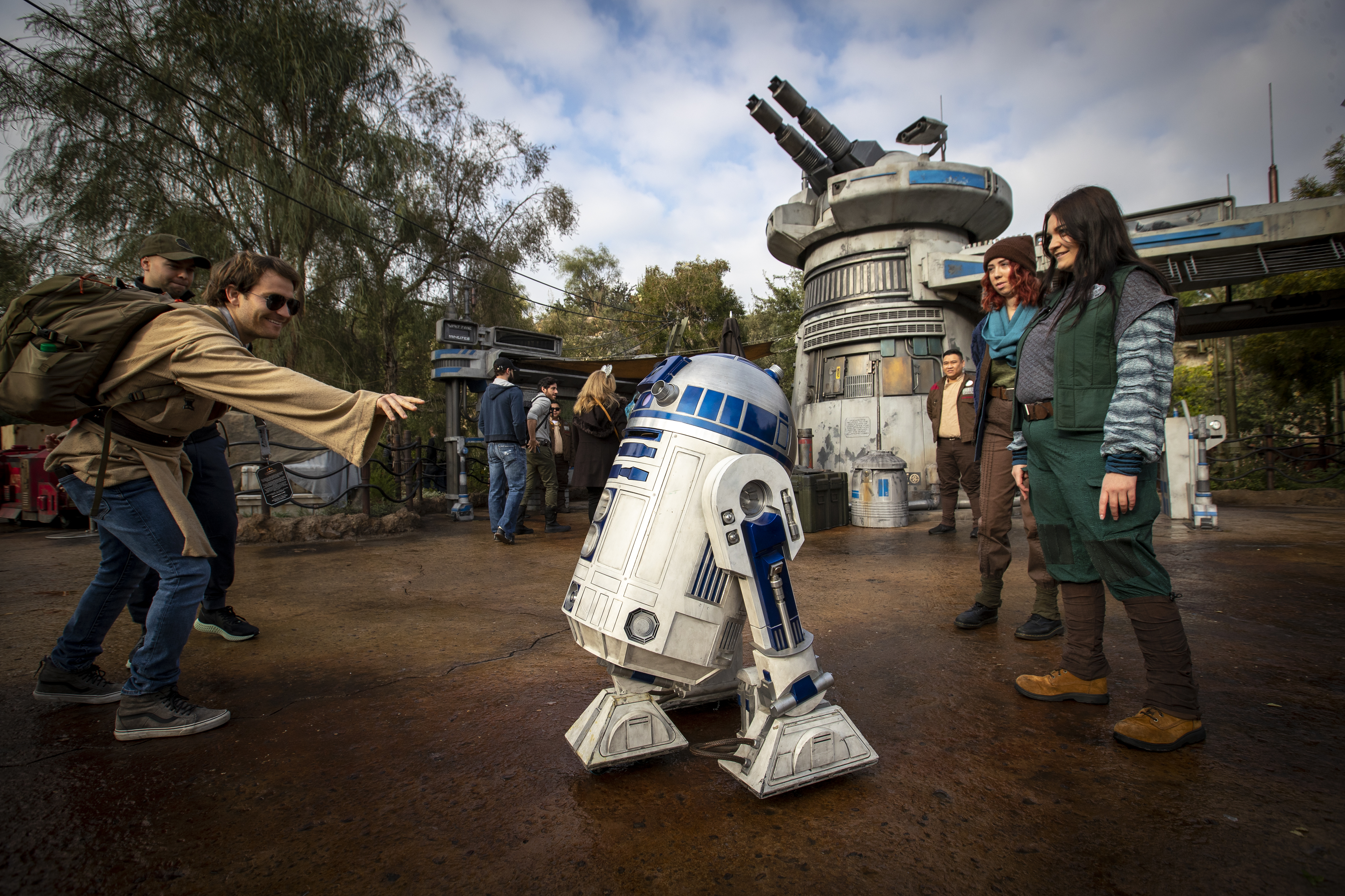Disneyland axed annual passes. How to bring them back better - Vimarsana News