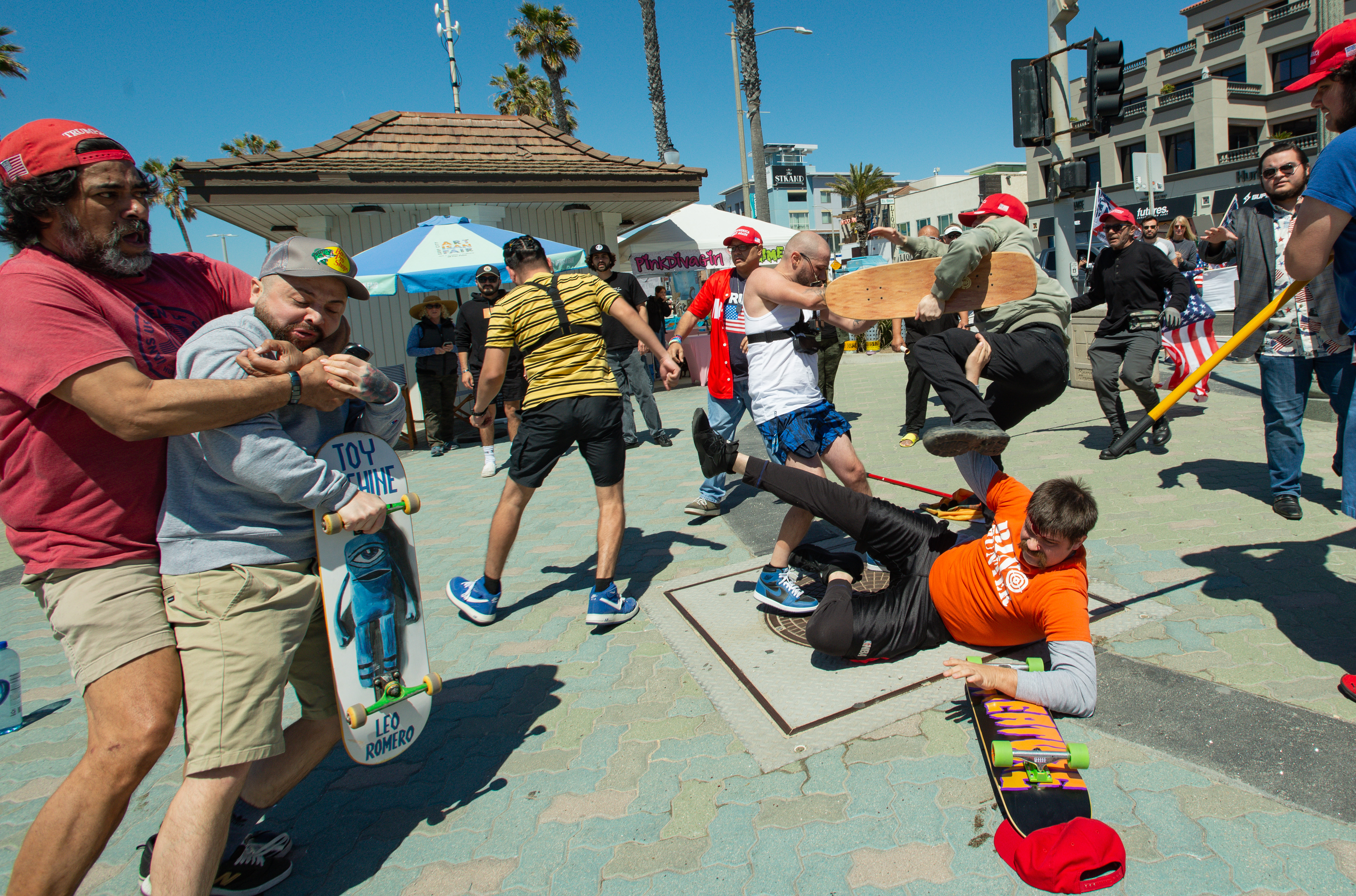 Trump supporters rally in defense of indicted former president in Huntington Beach - Vimarsana News