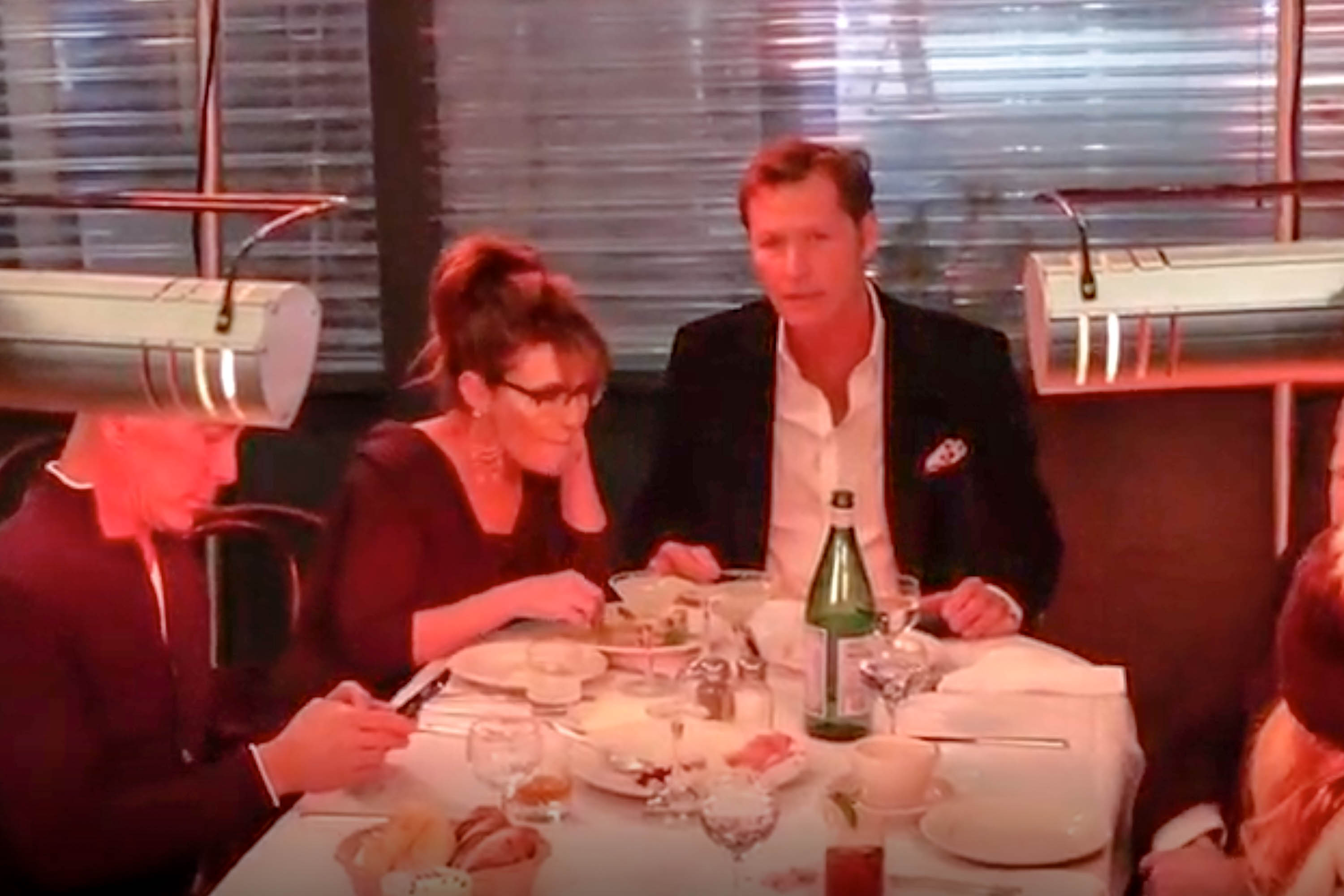 Abcarian: Palin, with COVID-19, dines out in New York - Vimarsana News