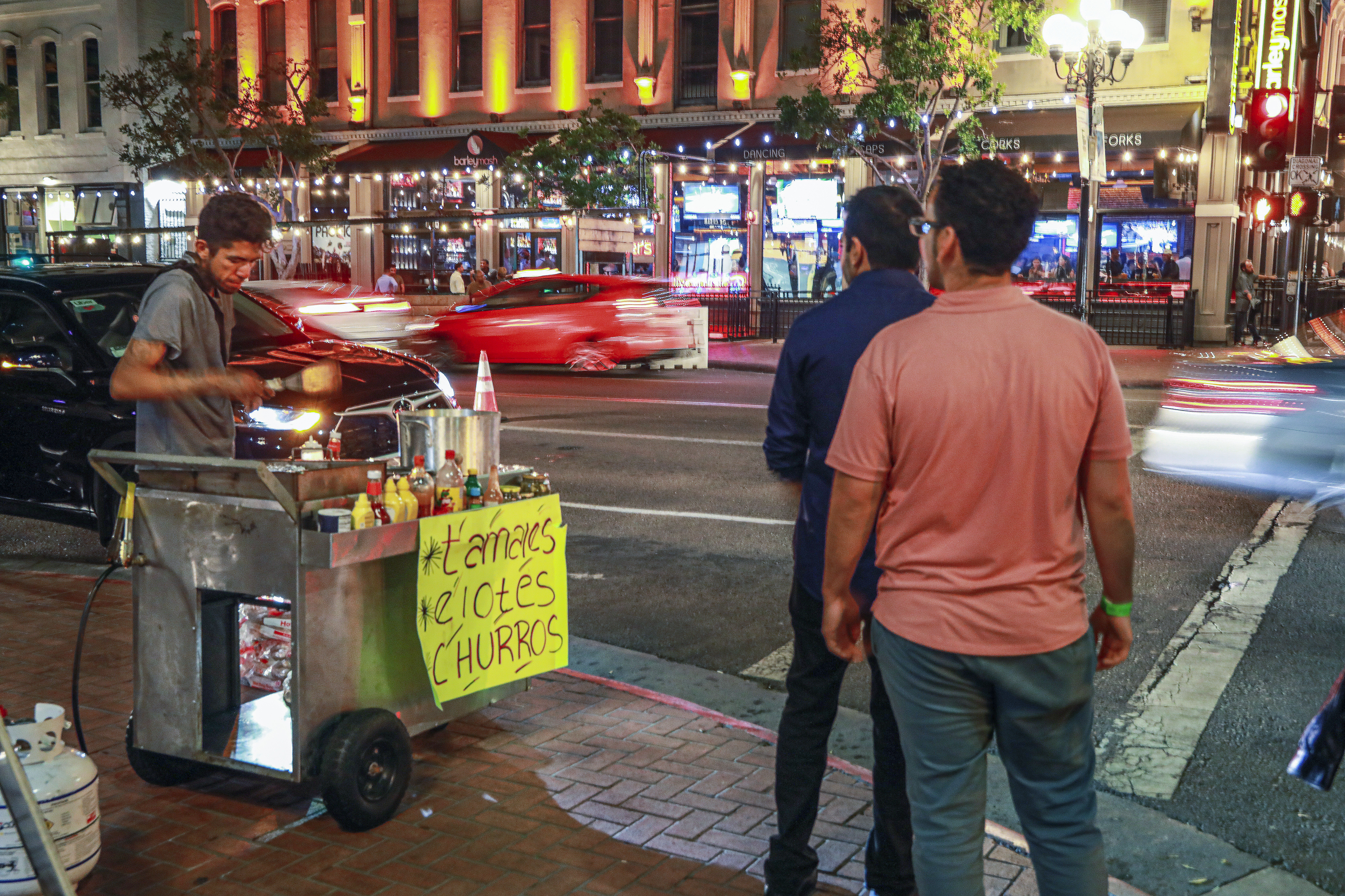 San Diego approves street vendor crackdown in 8-1 vote - Vimarsana News