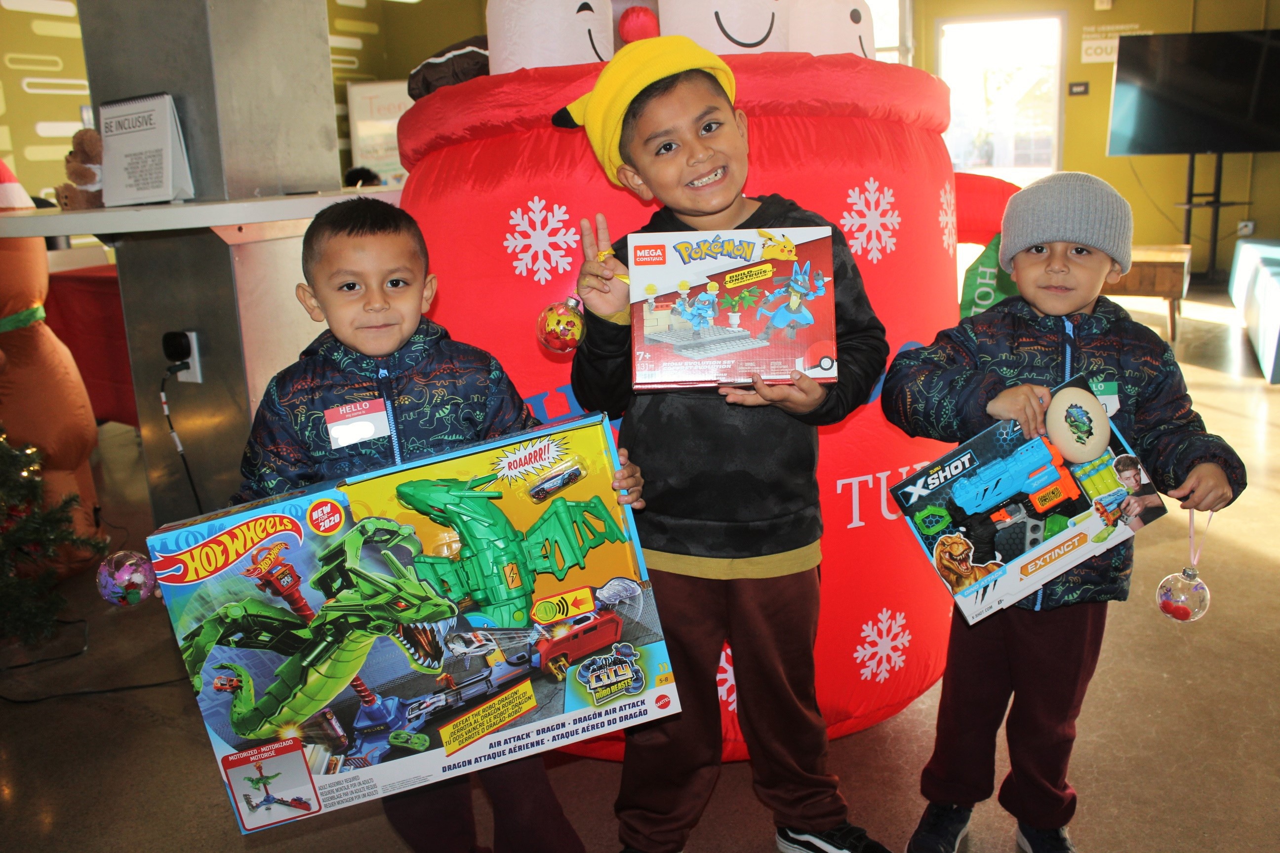 More than 1,200 toys handed out at Boys & Girls Club of Santa Ana's annual Winter Wonderland - Vimarsana News