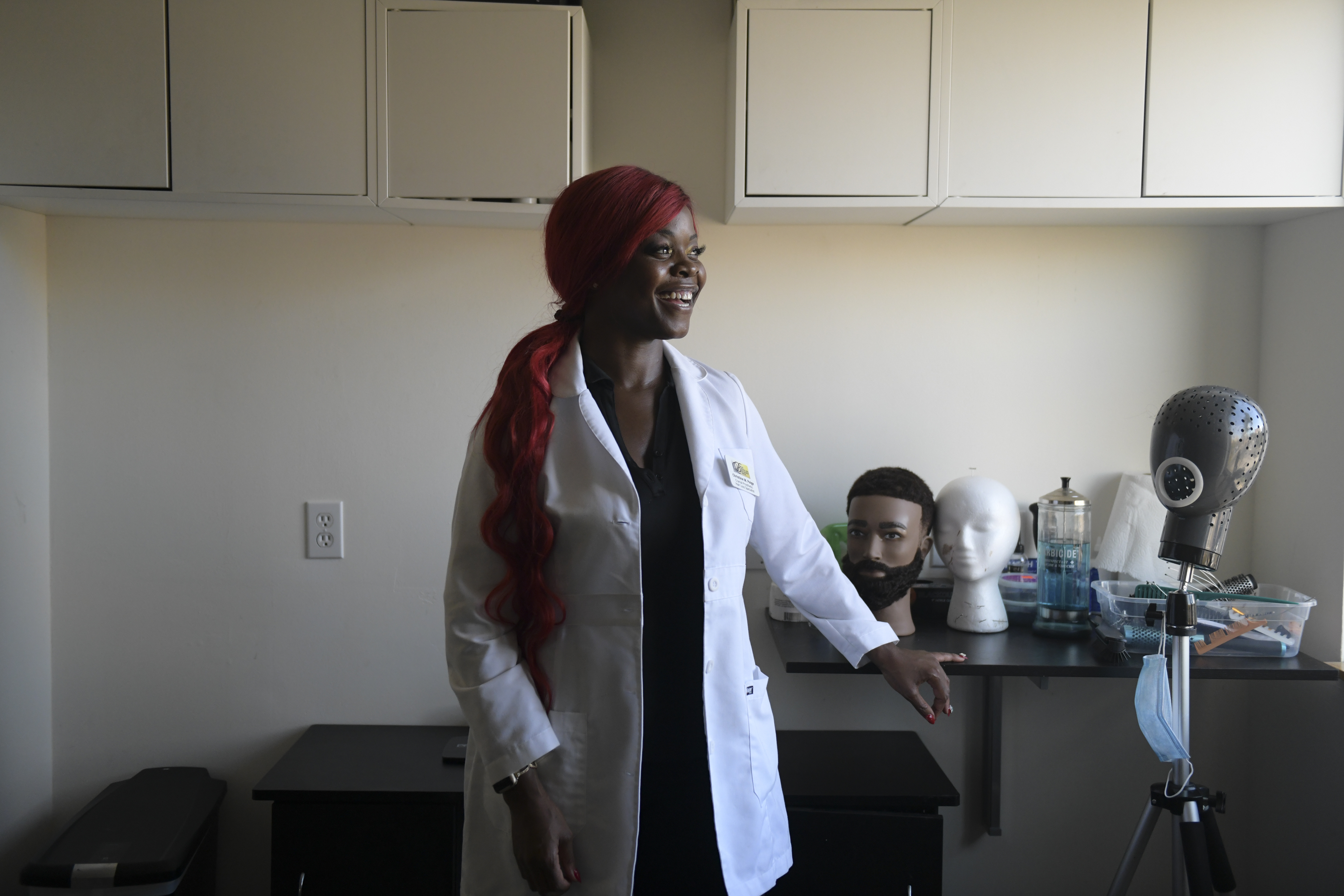 How a brief brush with Kamala Harris changed a wigmaker's life - Vimarsana News