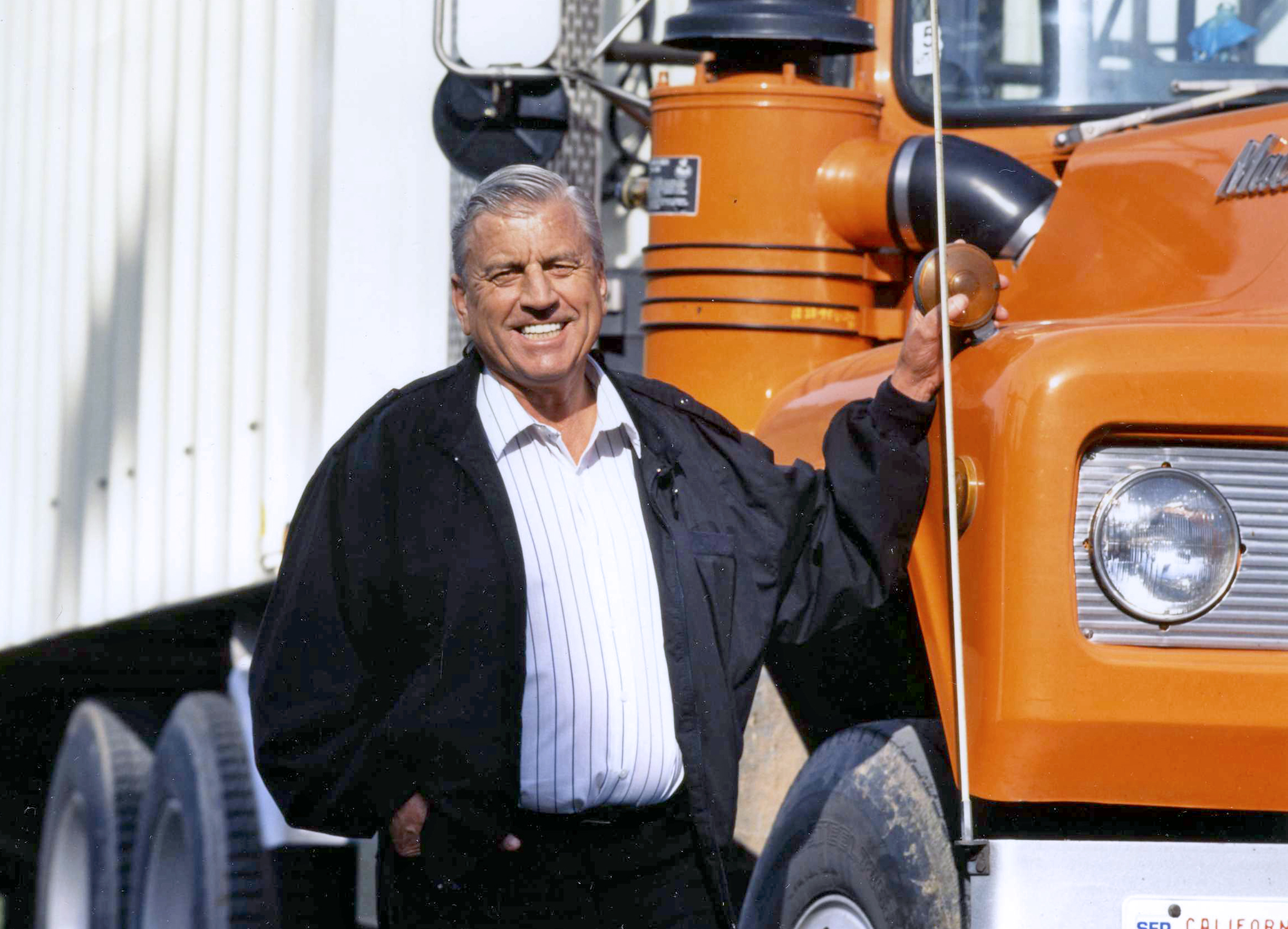 Businessman Arie de Jong, whose family founded Hollandia Dairy, dies at 84 - Vimarsana News