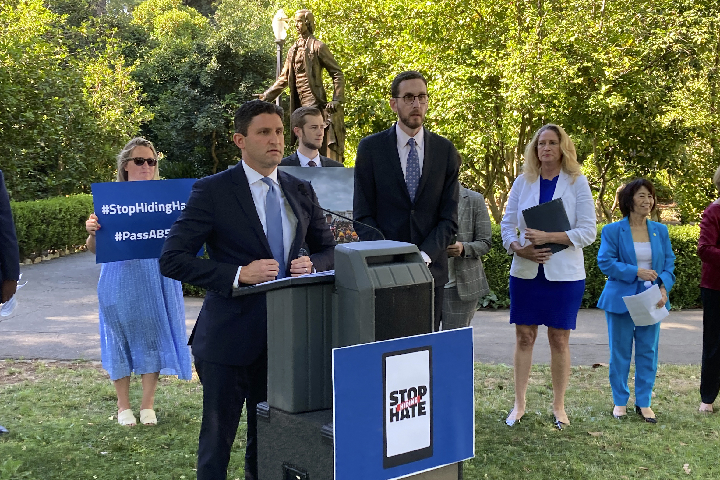 California becomes first state to make firms disclose social media policies - Vimarsana News