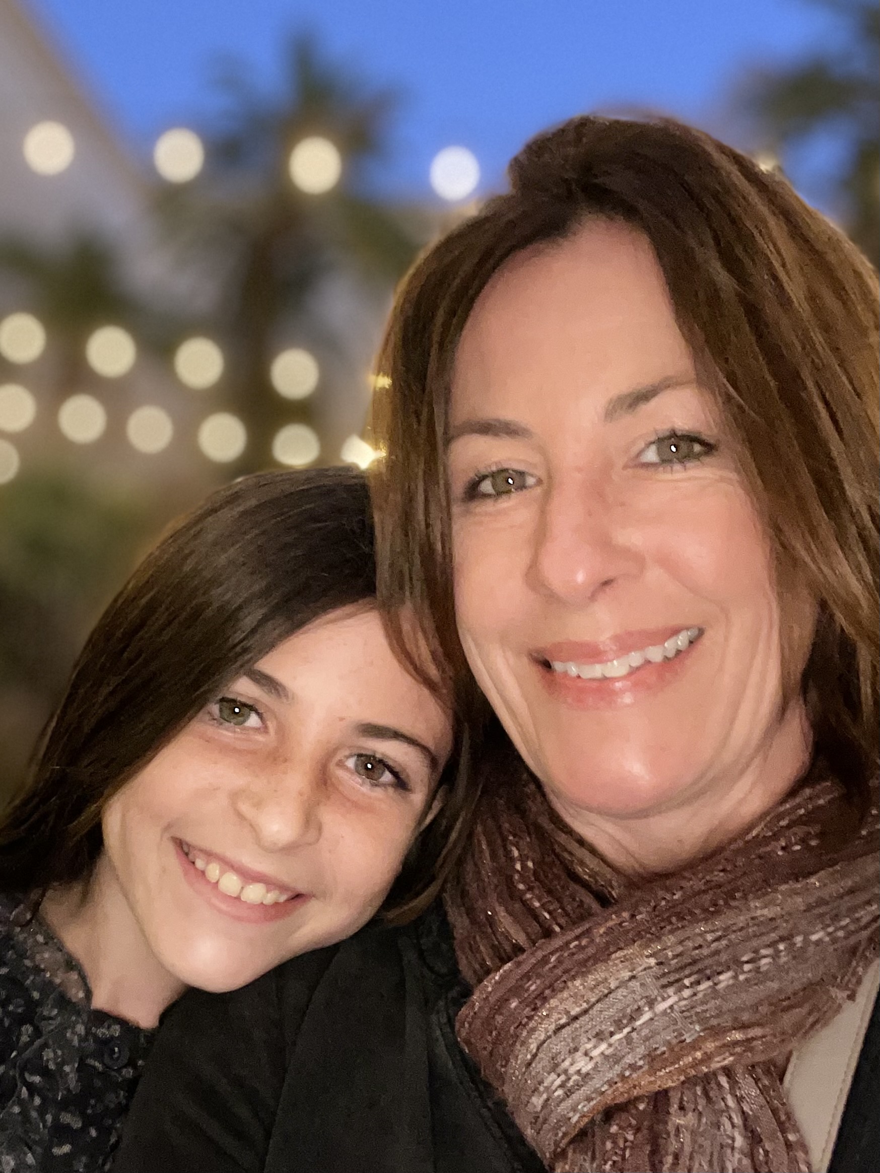Solana Beach mother-daughter team hosts fourth annual holiday fundraiser - Vimarsana News