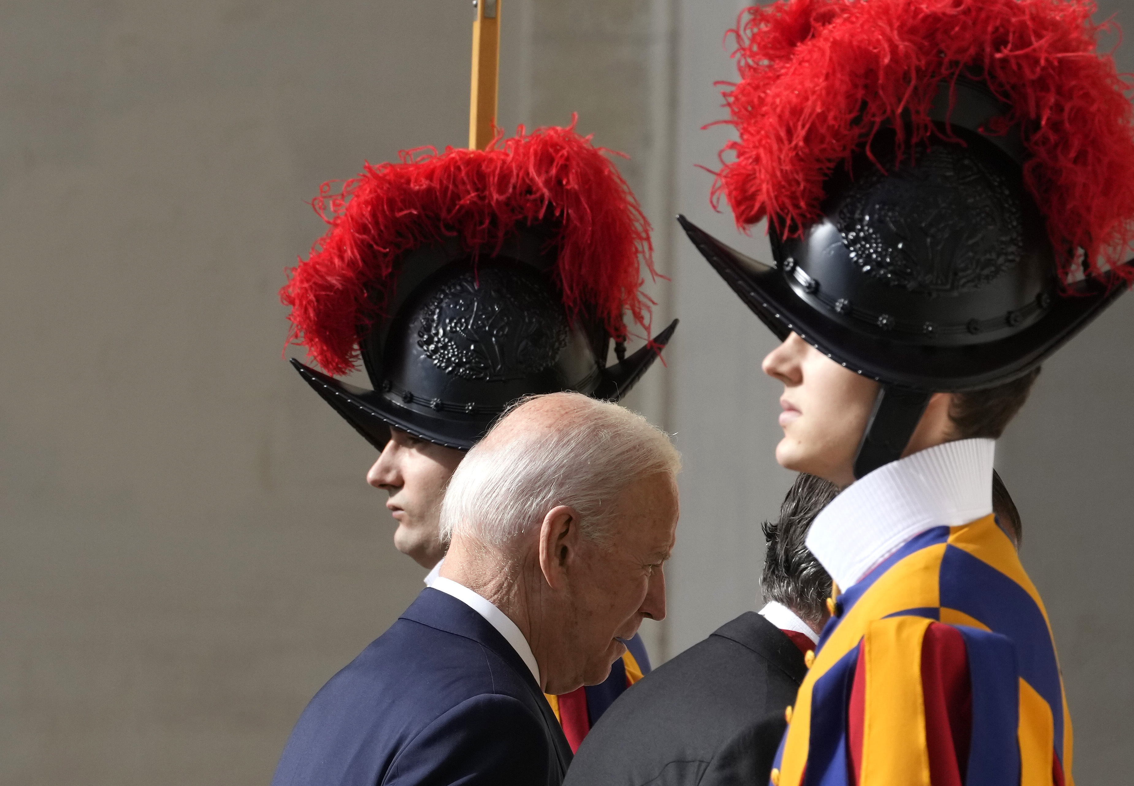 Biden visits Pope Francis amid controversy over communion - Vimarsana News