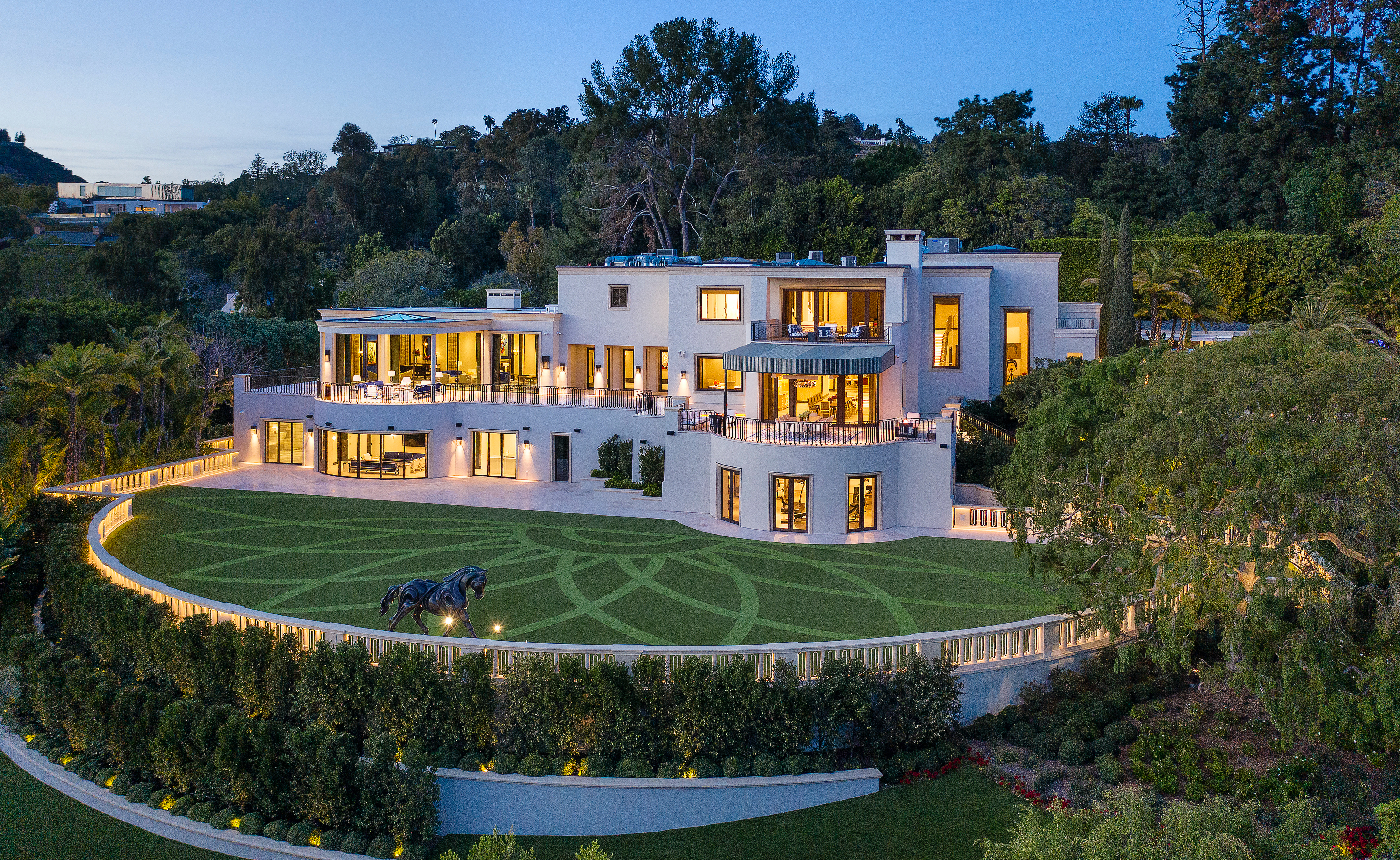 Steve Wynn sets price for Beverly Hills mansion: $110 million - Vimarsana News